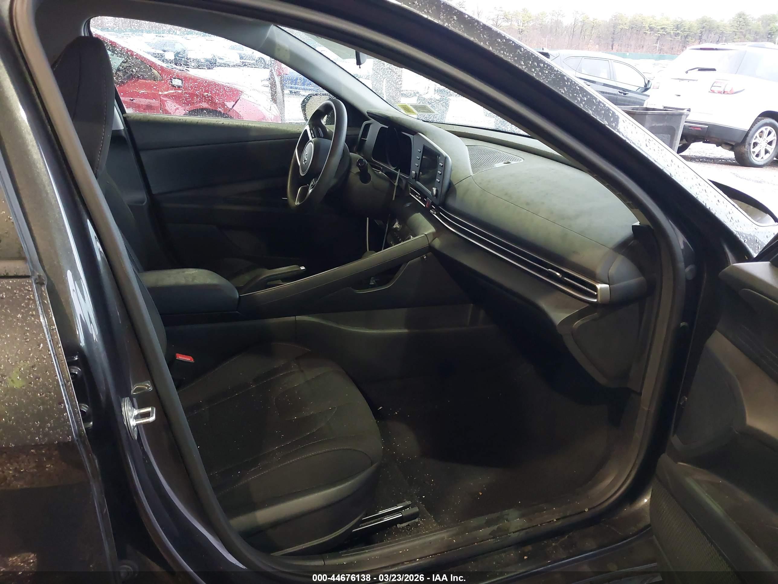 HYUNDAI ELANTRA image 5