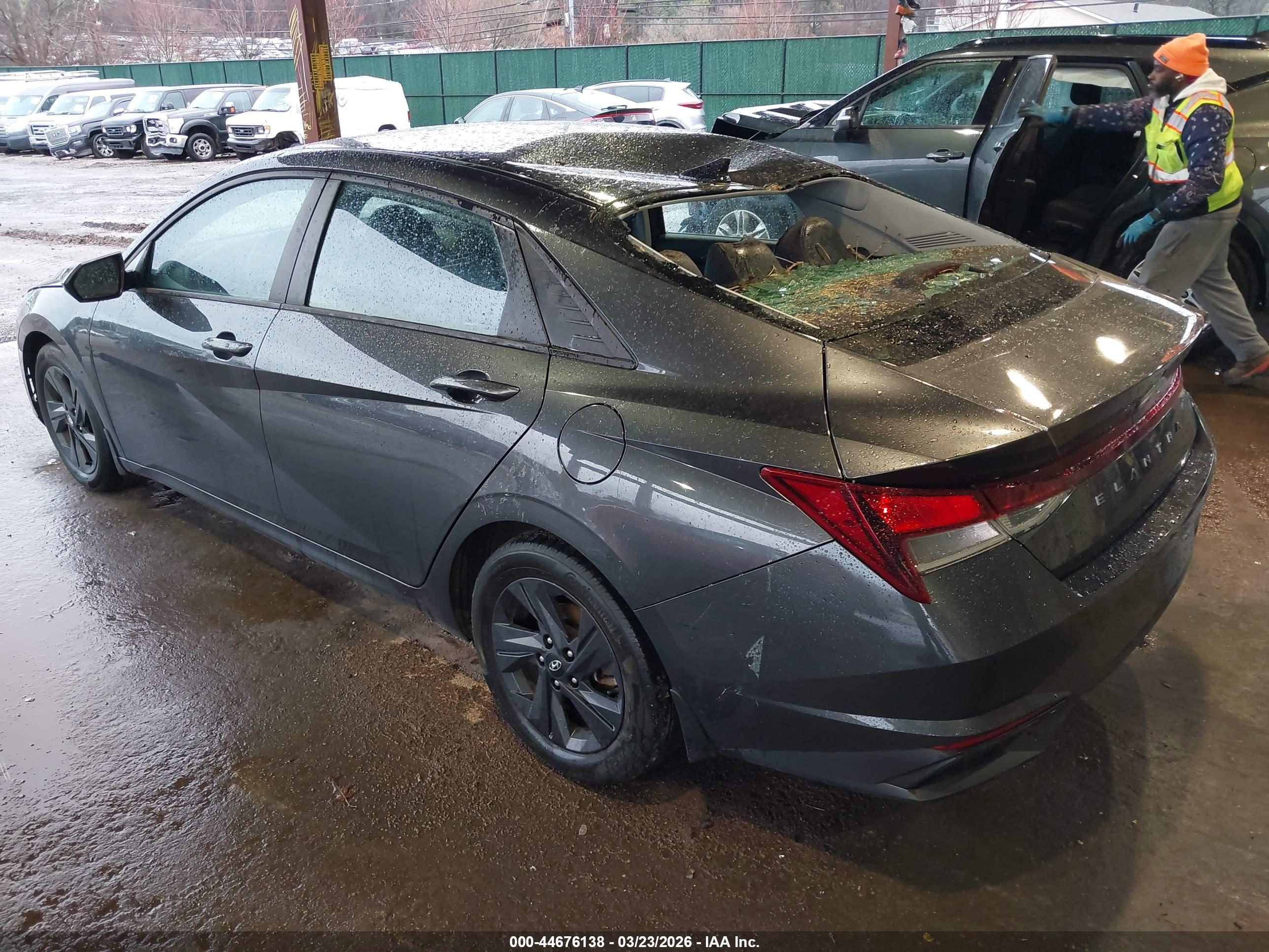 HYUNDAI ELANTRA image 6