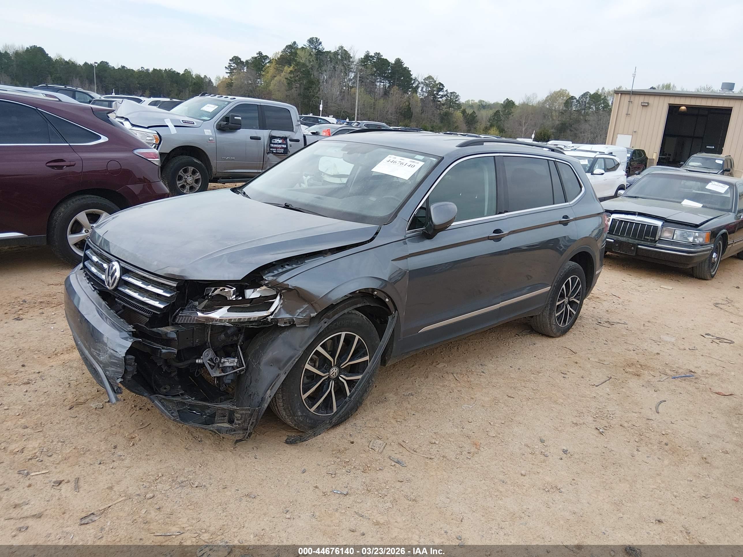 VOLKSWAGEN TIGUAN image 2