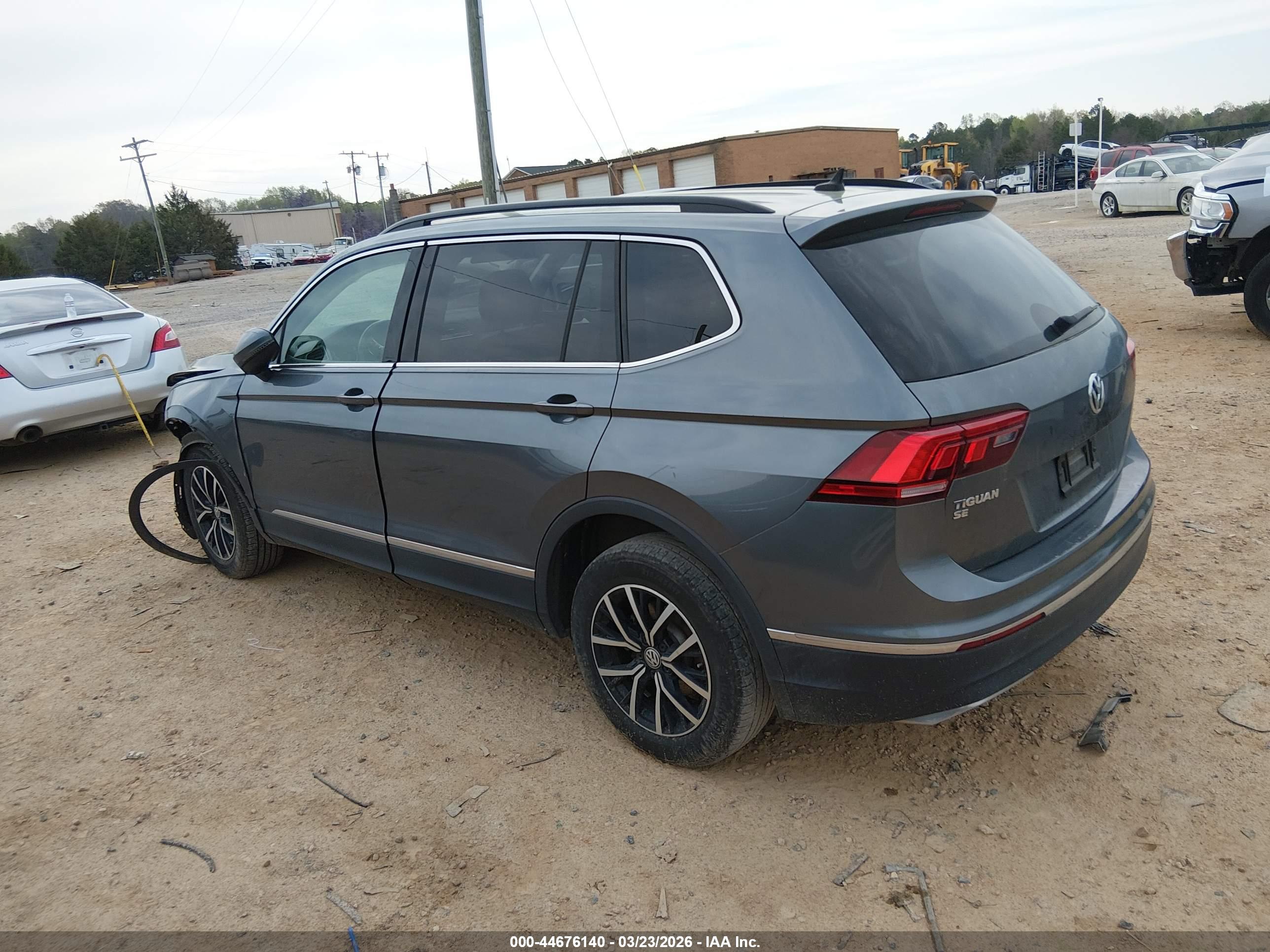 VOLKSWAGEN TIGUAN image 3