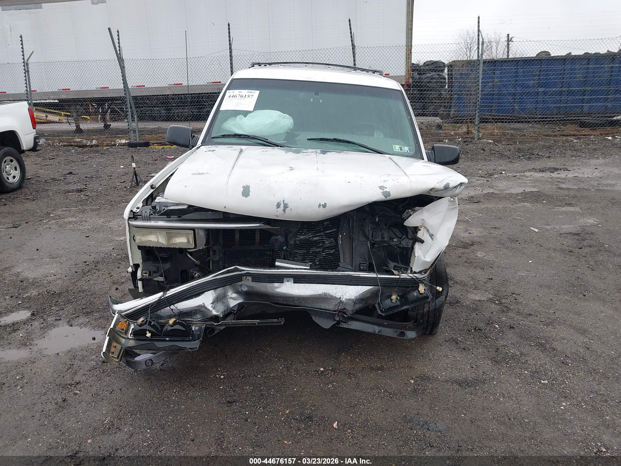 CHEVROLET SUBURBAN image 6