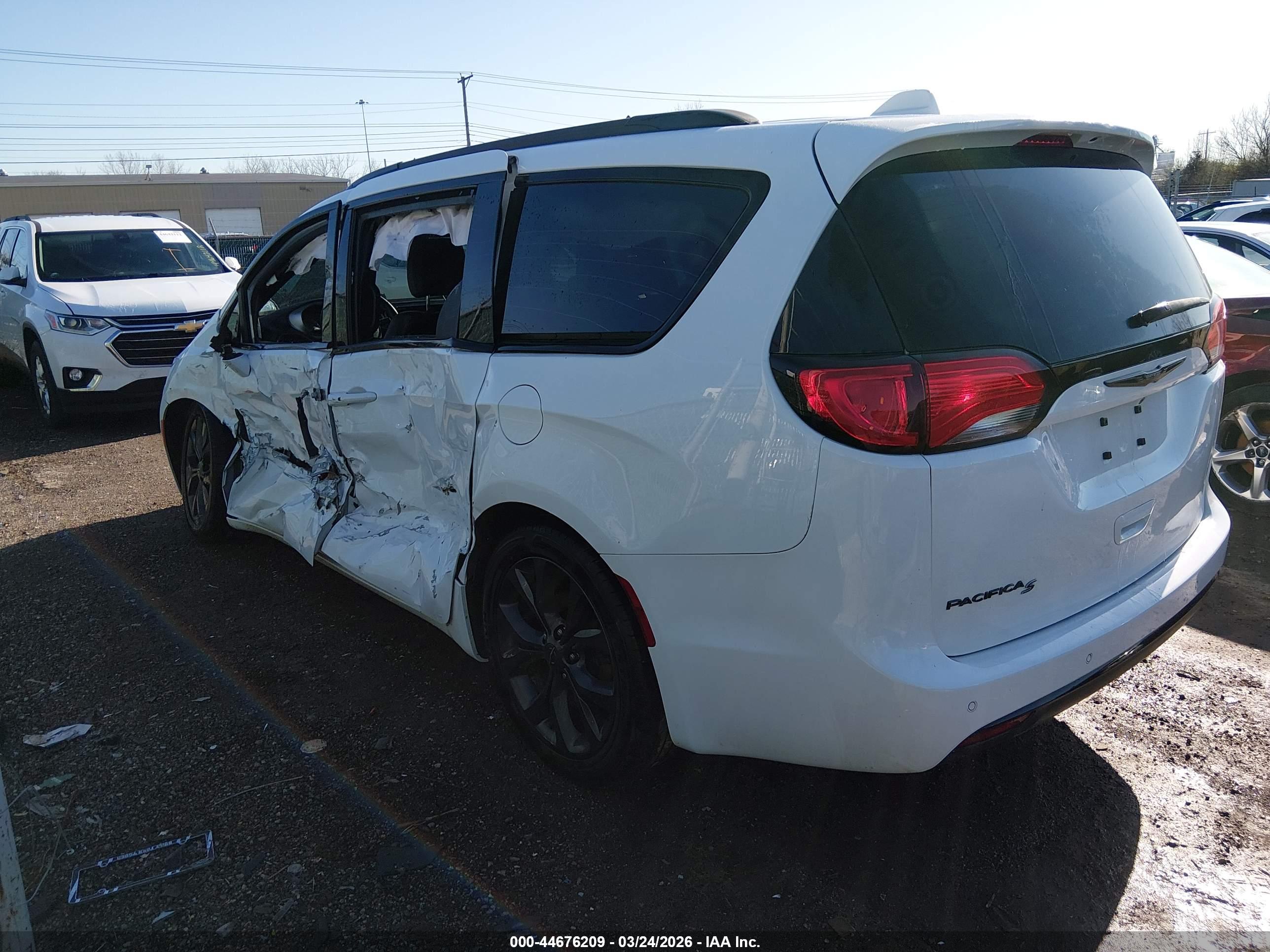 CHRYSLER PACIFICA image 3