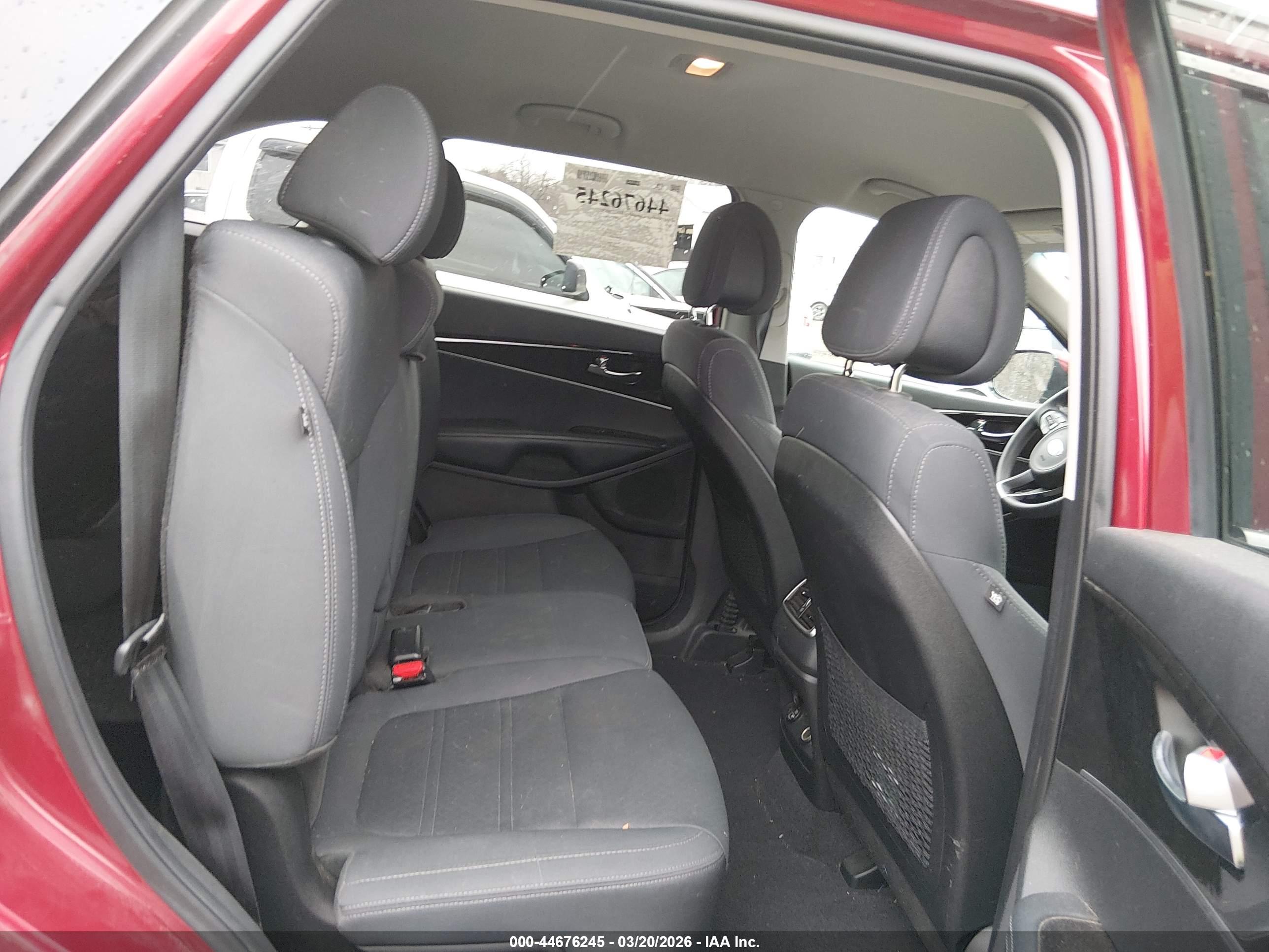 KIA SORENTO image 8