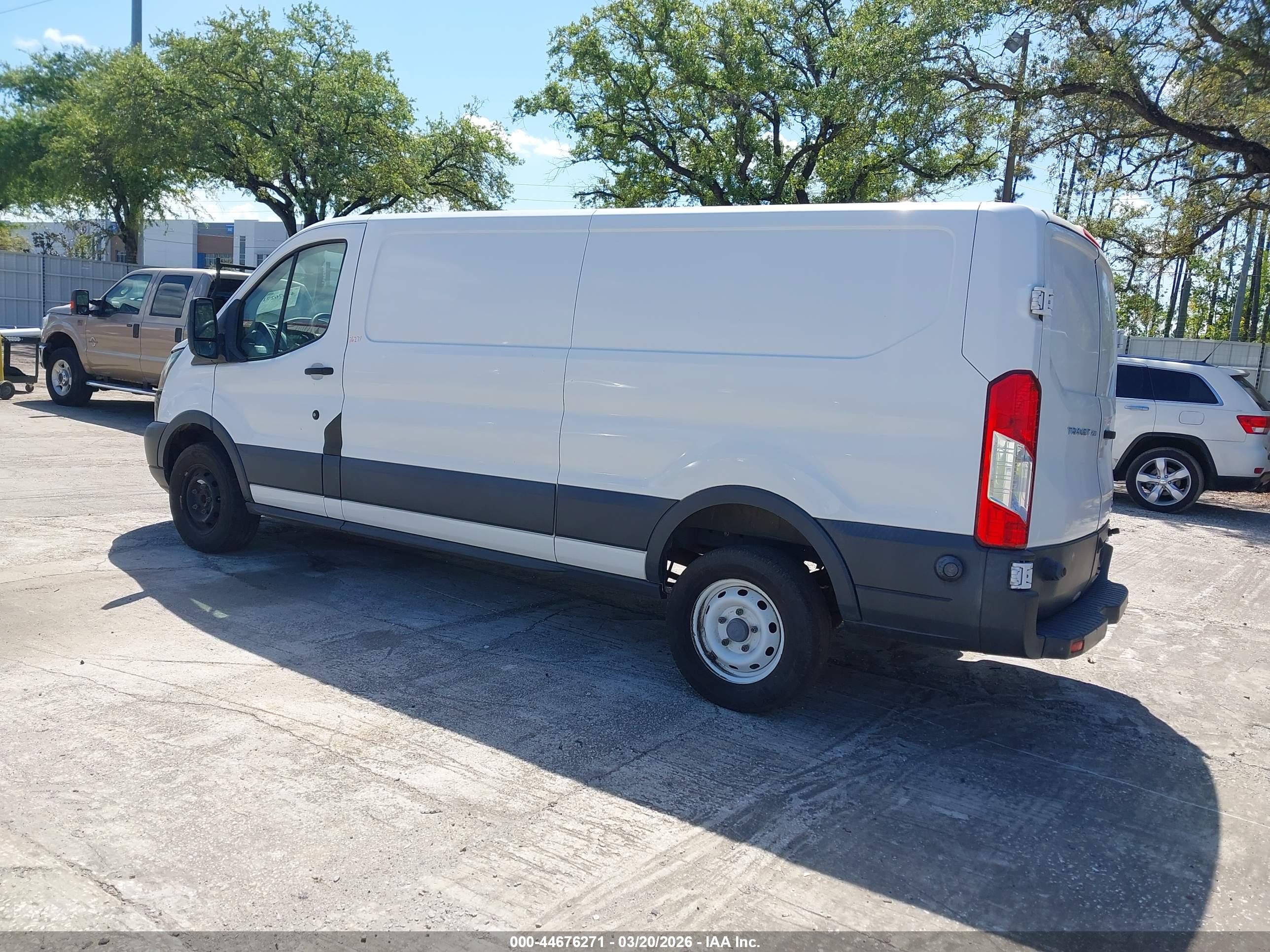 FORD TRANSIT-250 image 3