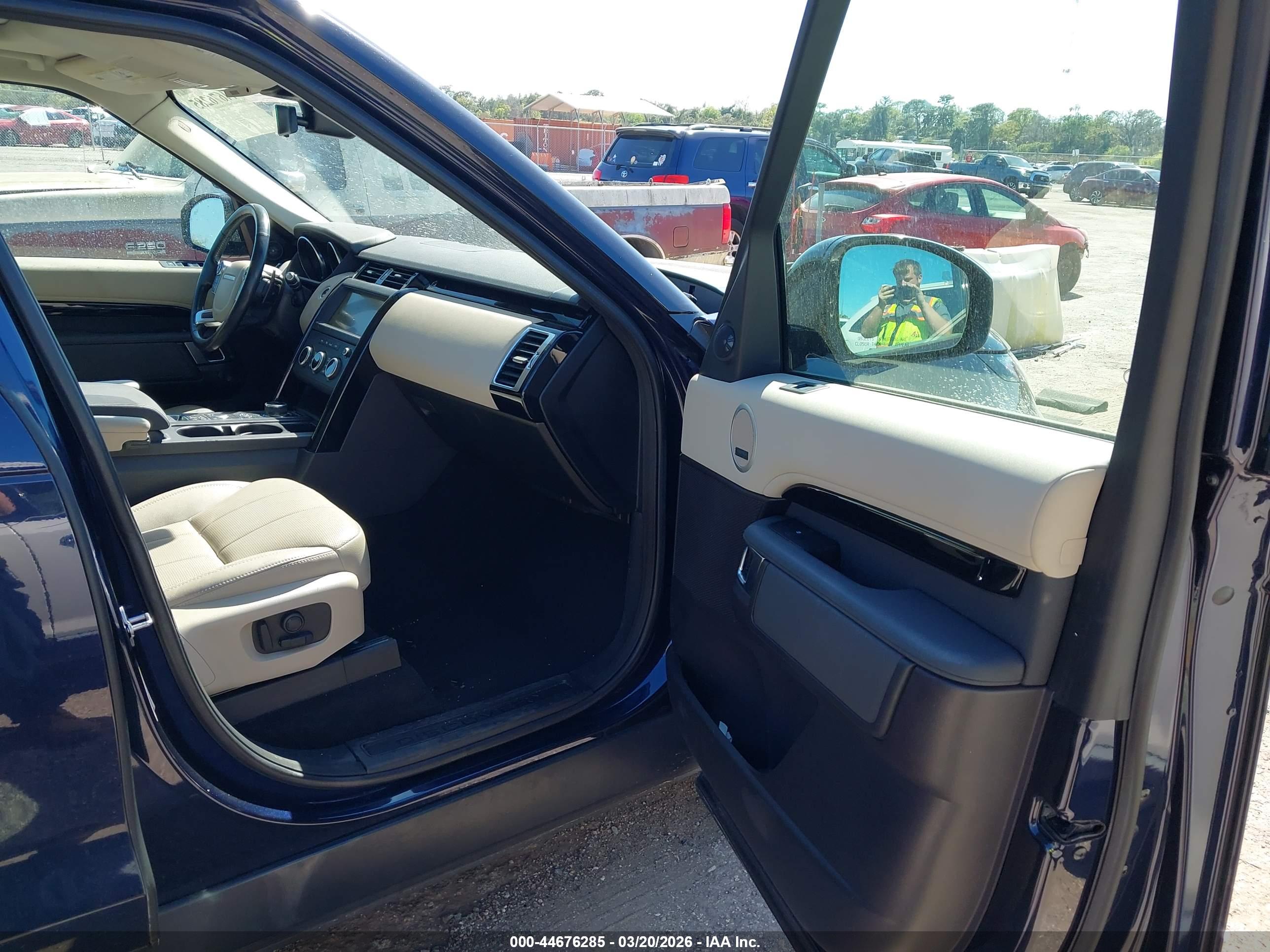 LAND ROVER image 5