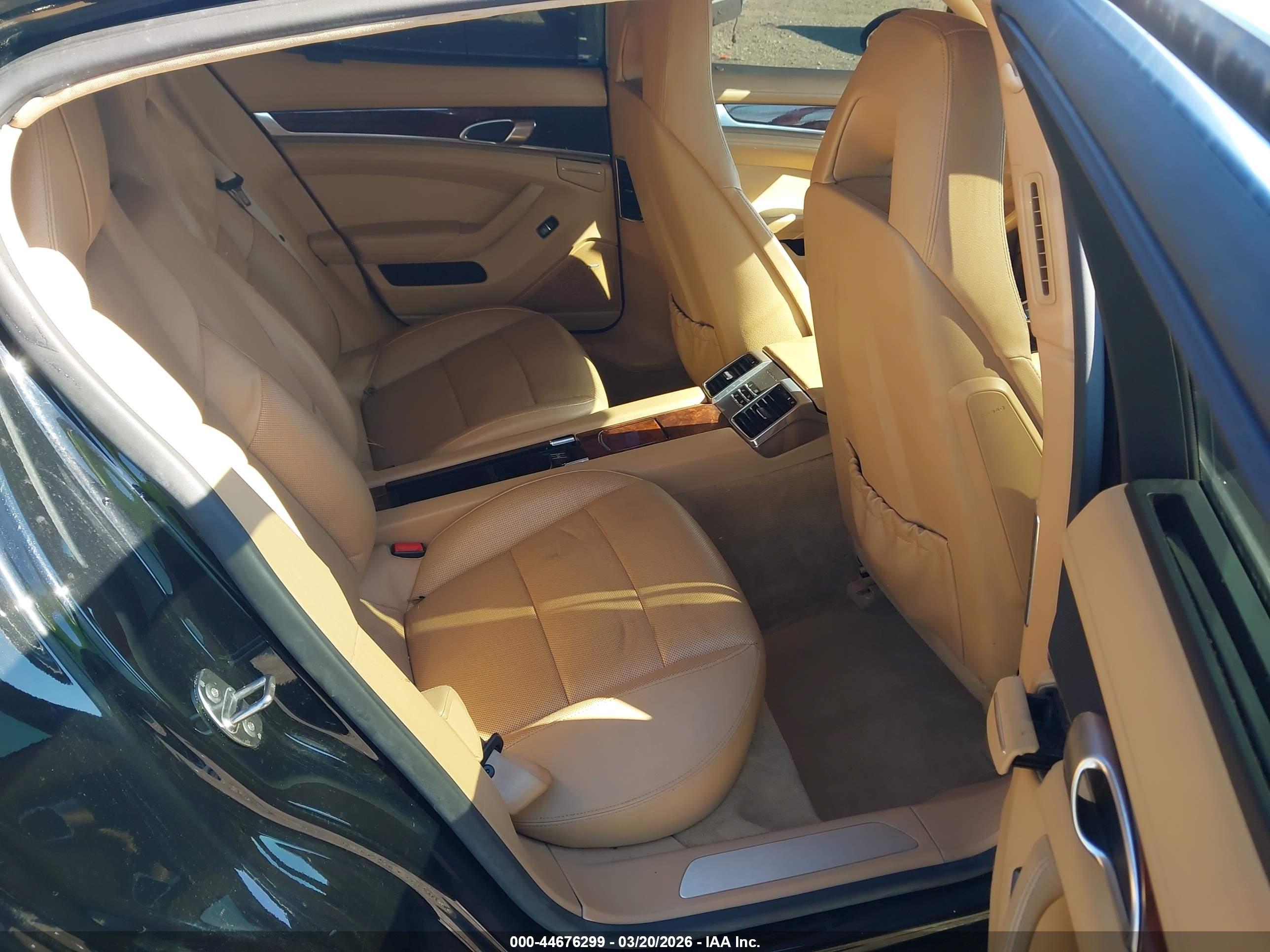 PORSCHE PANAMERA image 8