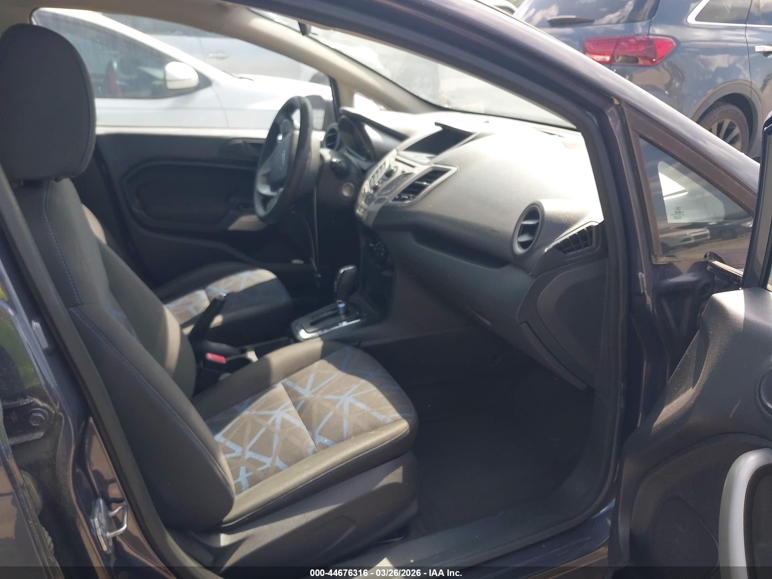 FORD FIESTA image 5