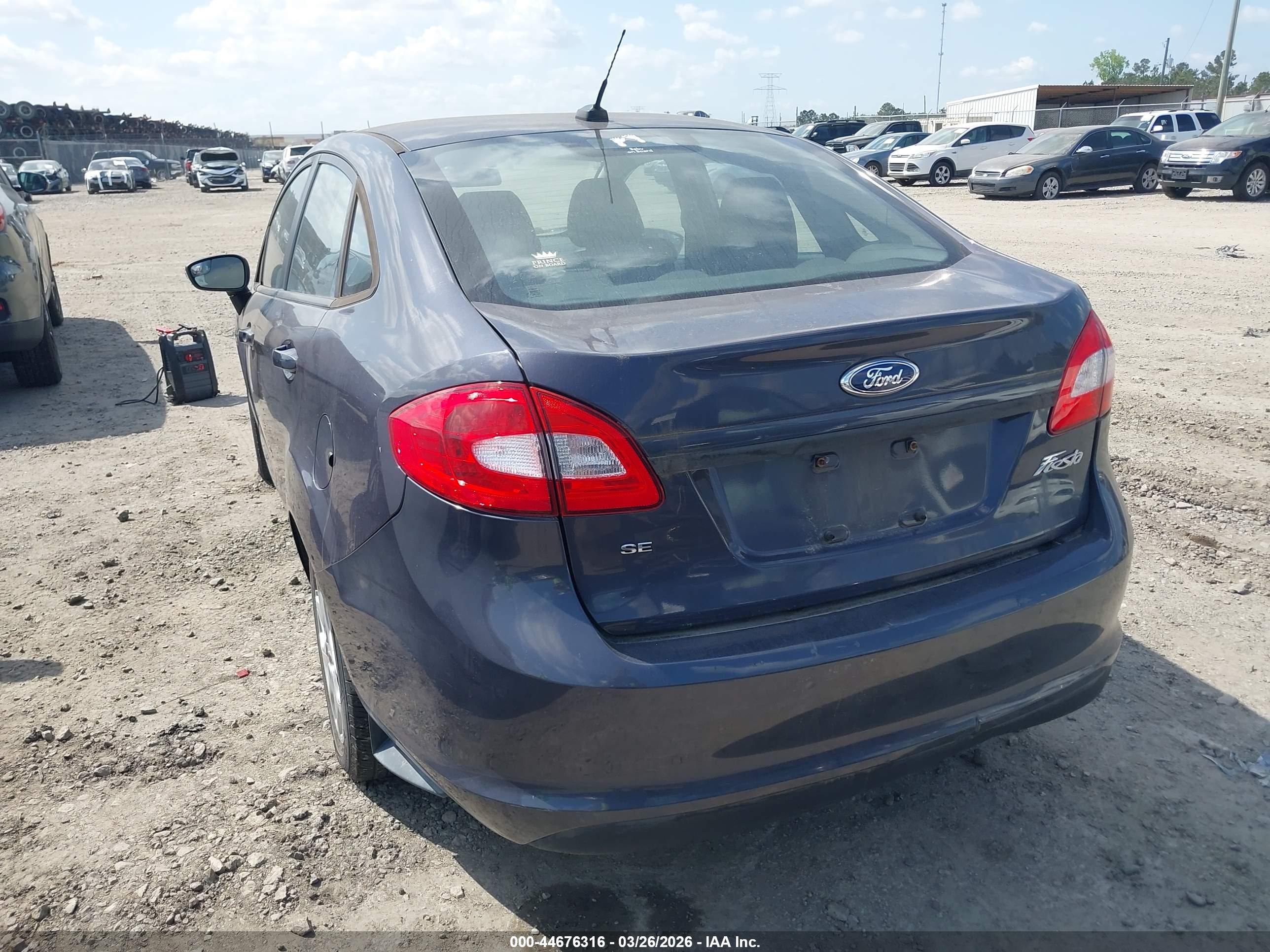 FORD FIESTA image 6