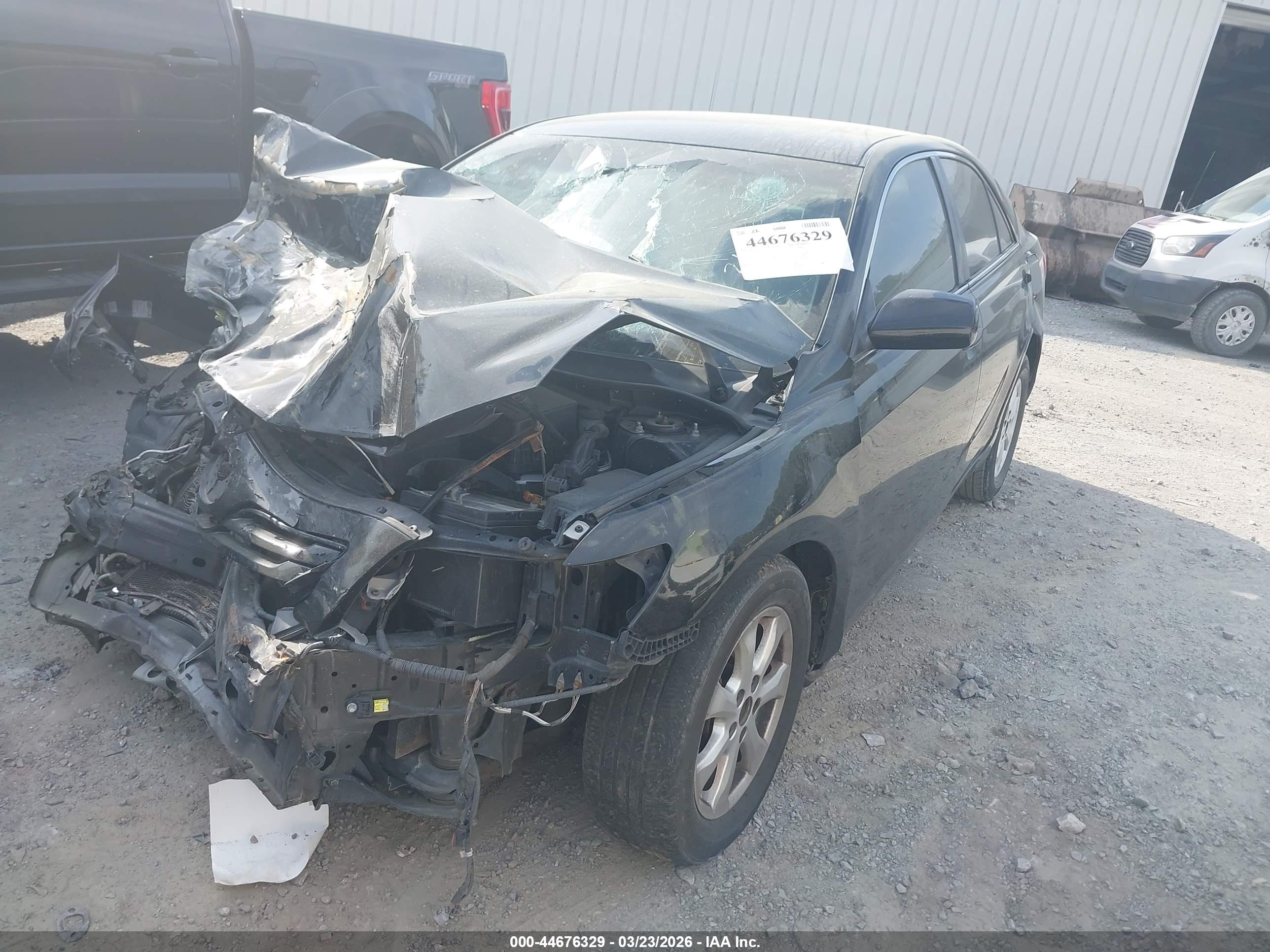 TOYOTA CAMRY image 2