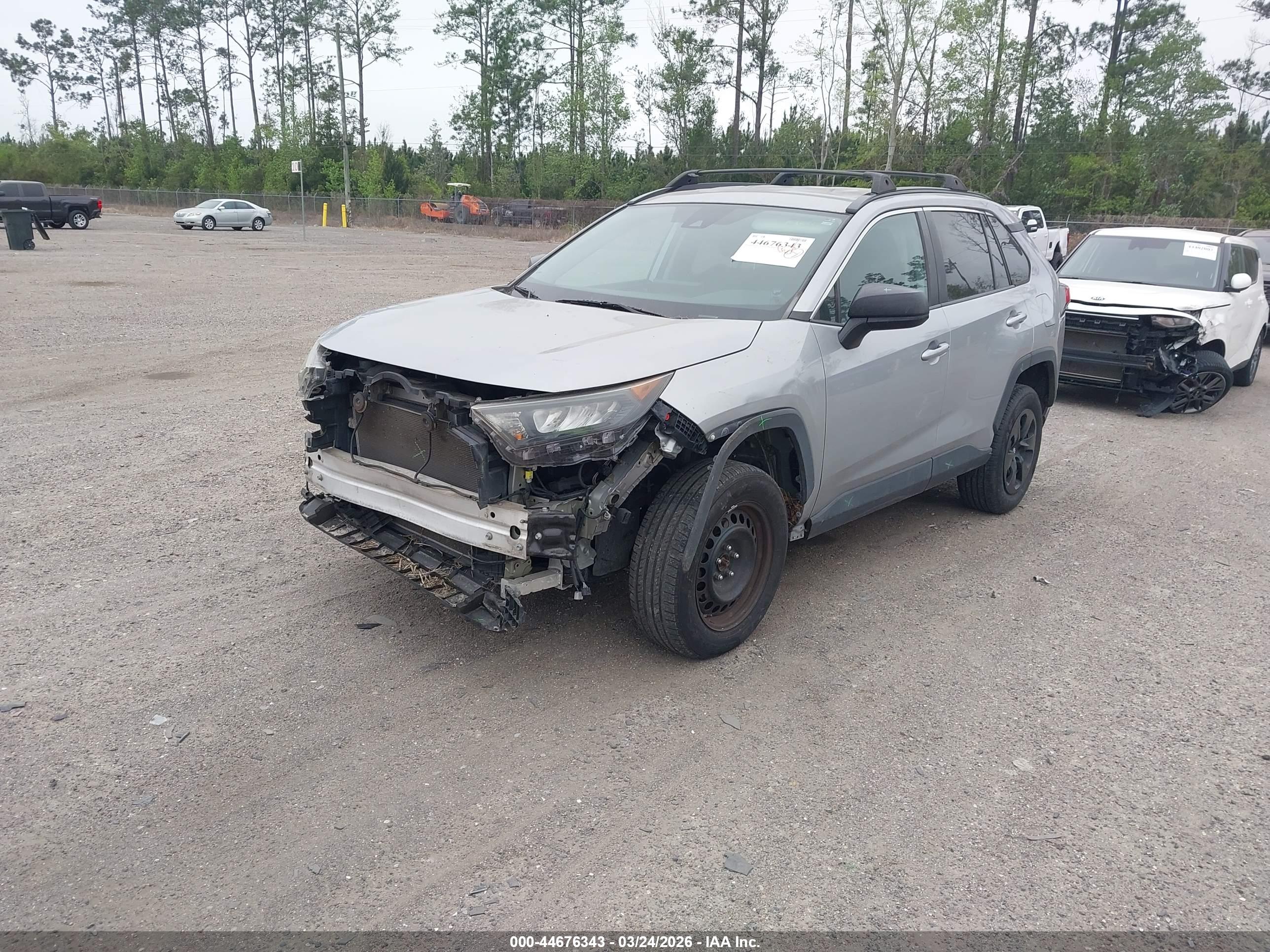 TOYOTA RAV4 image 2