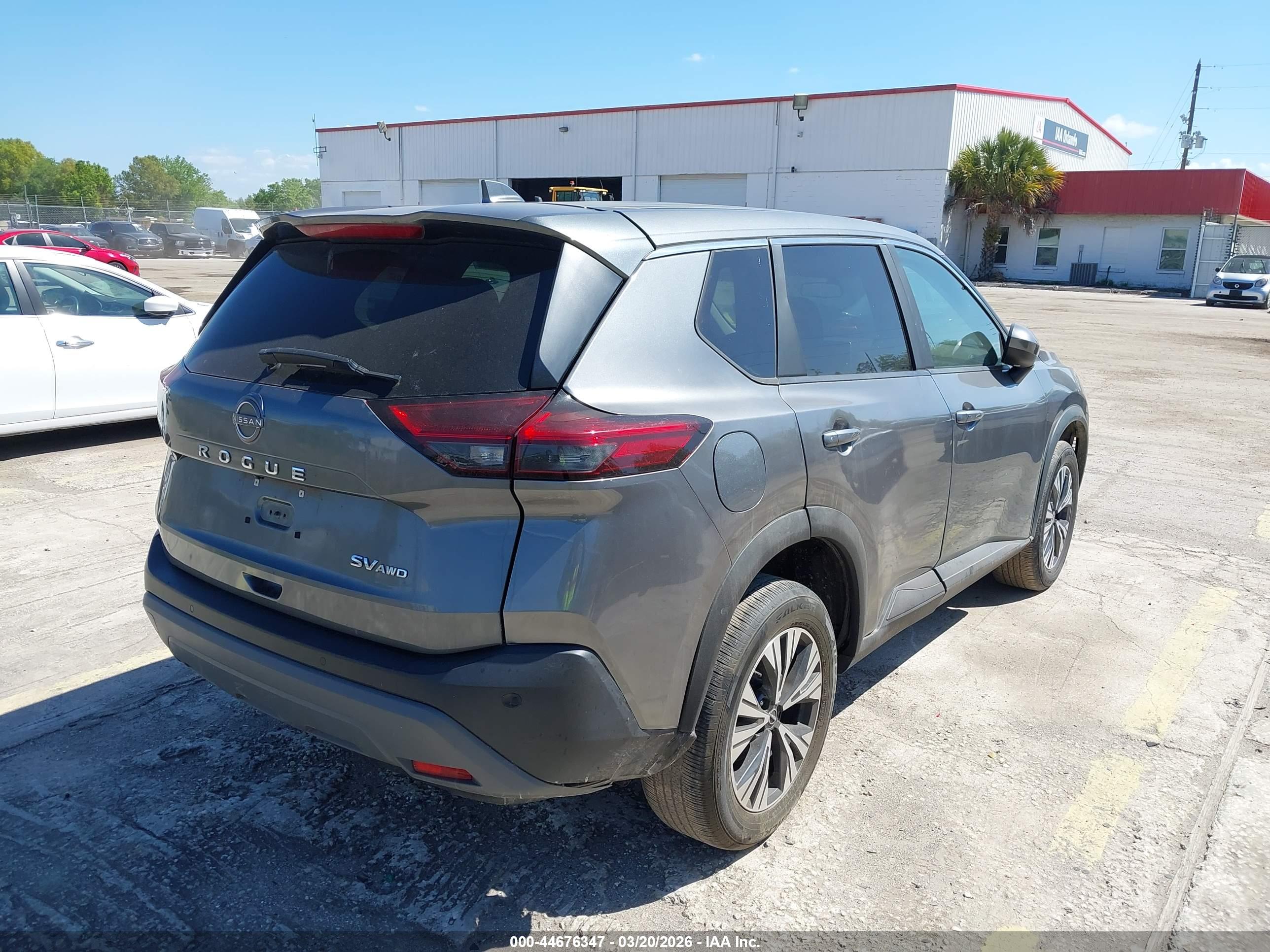 NISSAN ROGUE image 4