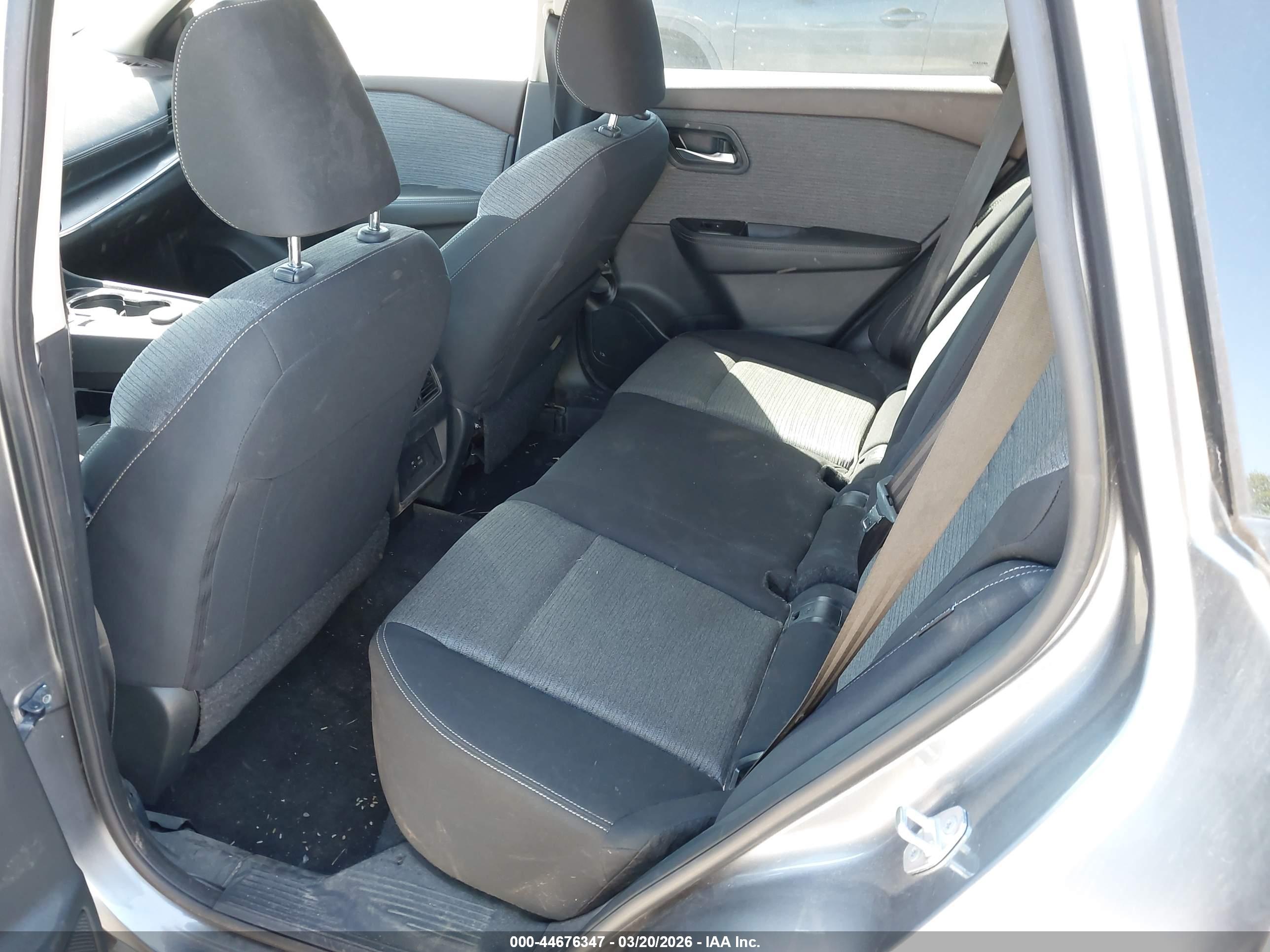 NISSAN ROGUE image 8
