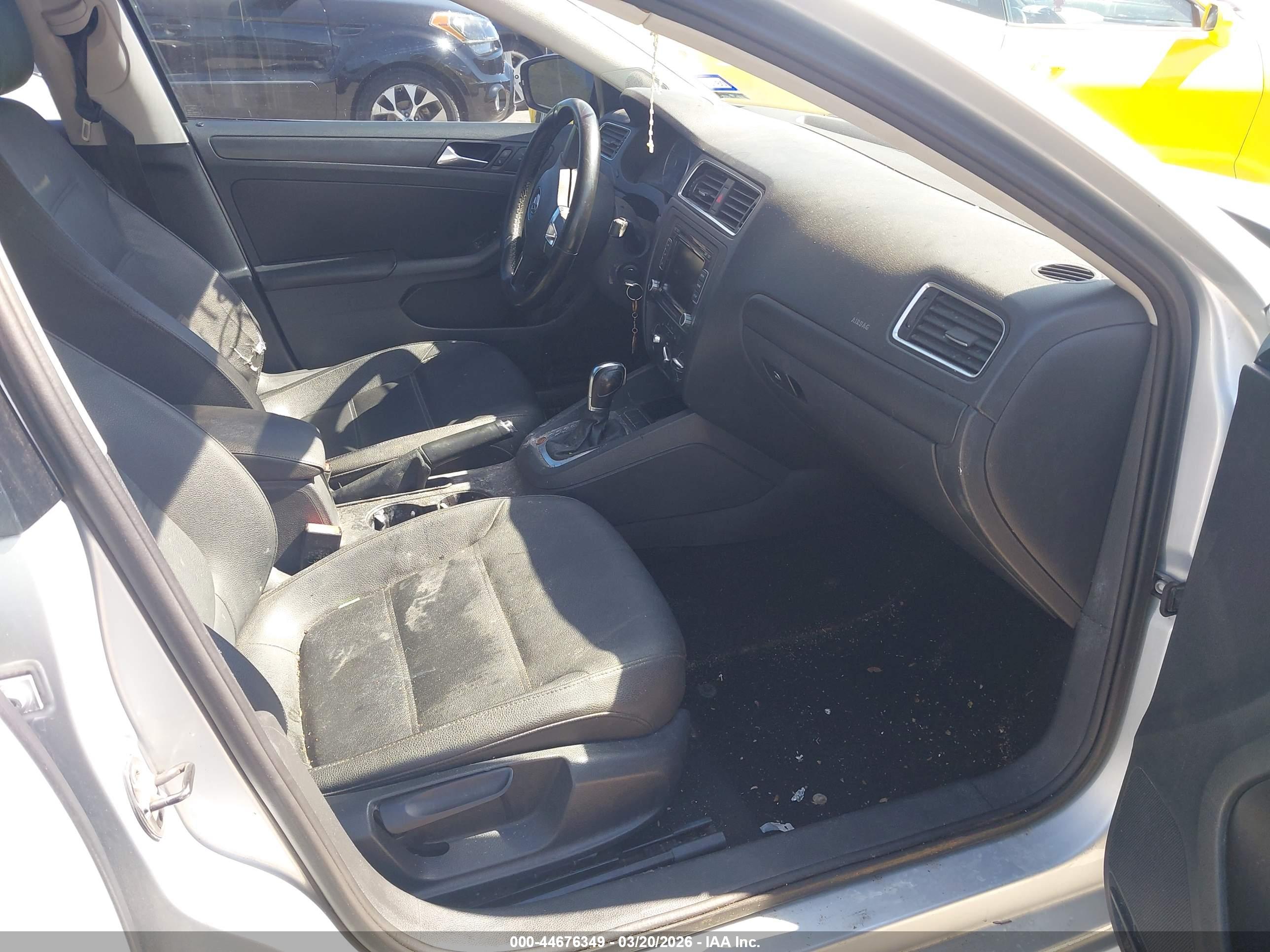 VOLKSWAGEN JETTA image 5