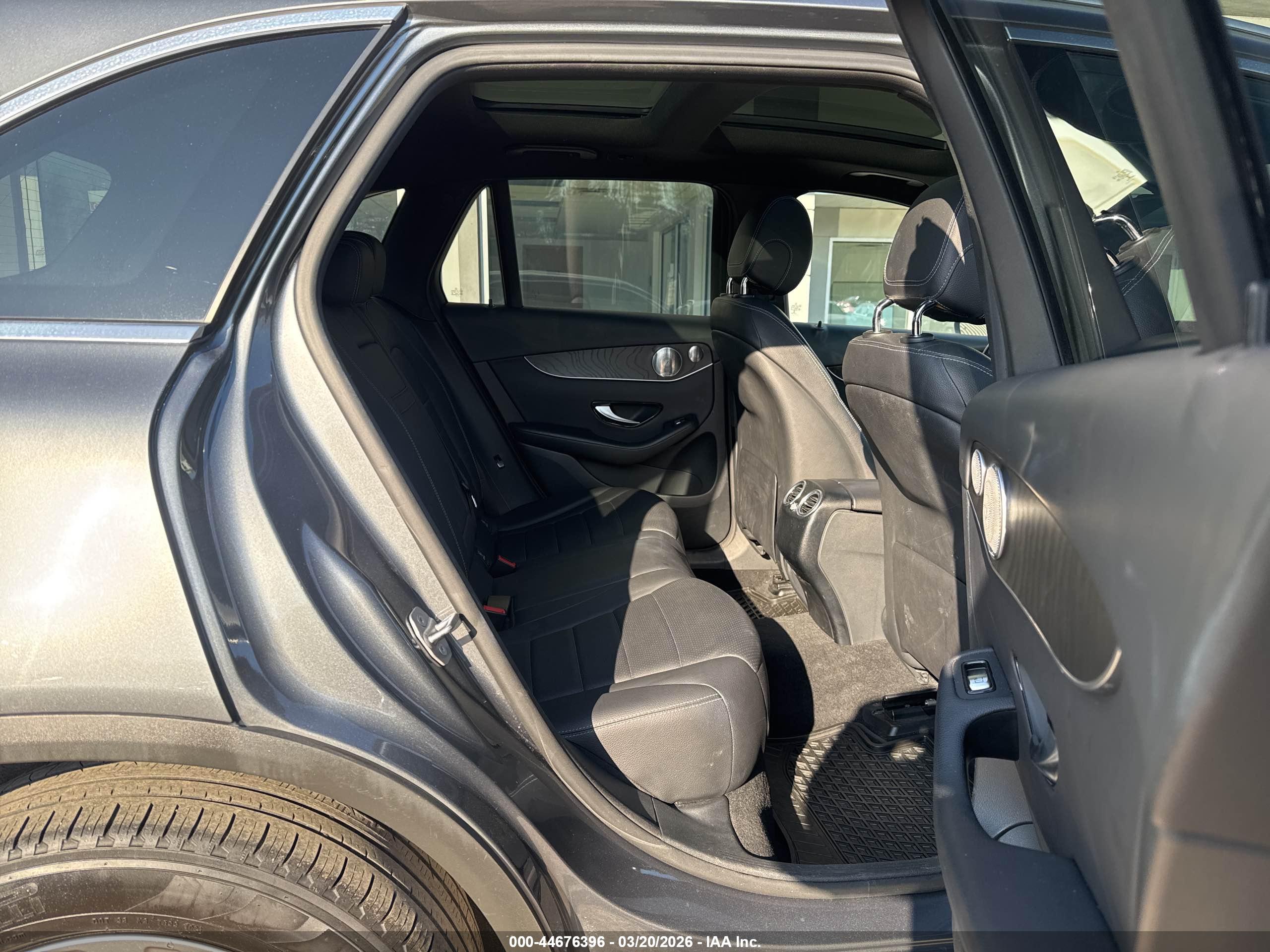 MERCEDES-BENZ GLC image 8