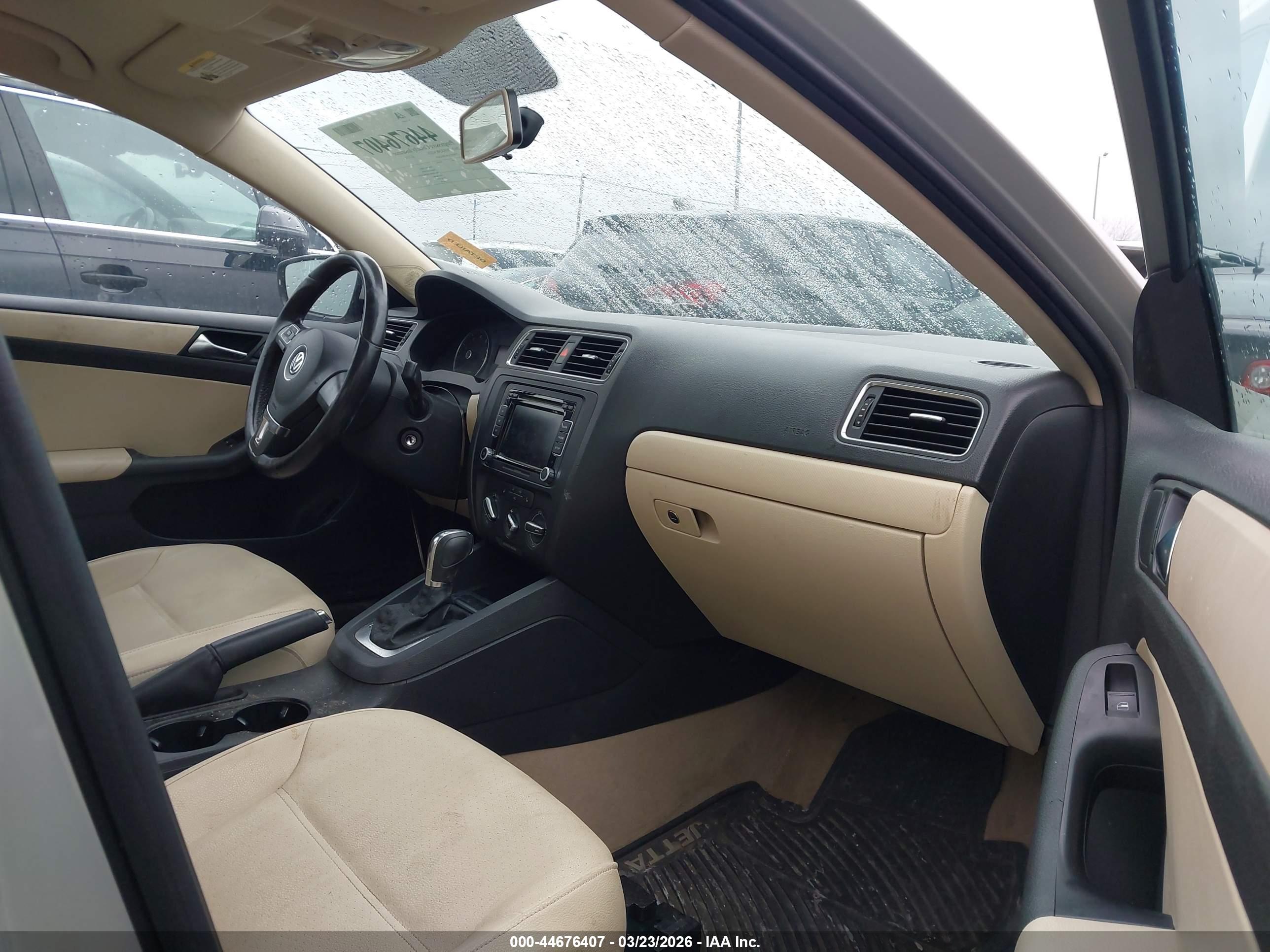 VOLKSWAGEN JETTA image 5