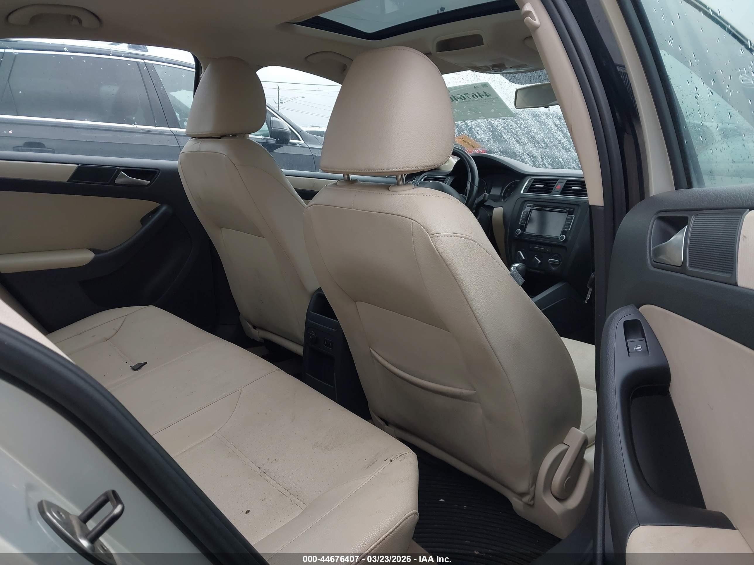 VOLKSWAGEN JETTA image 8