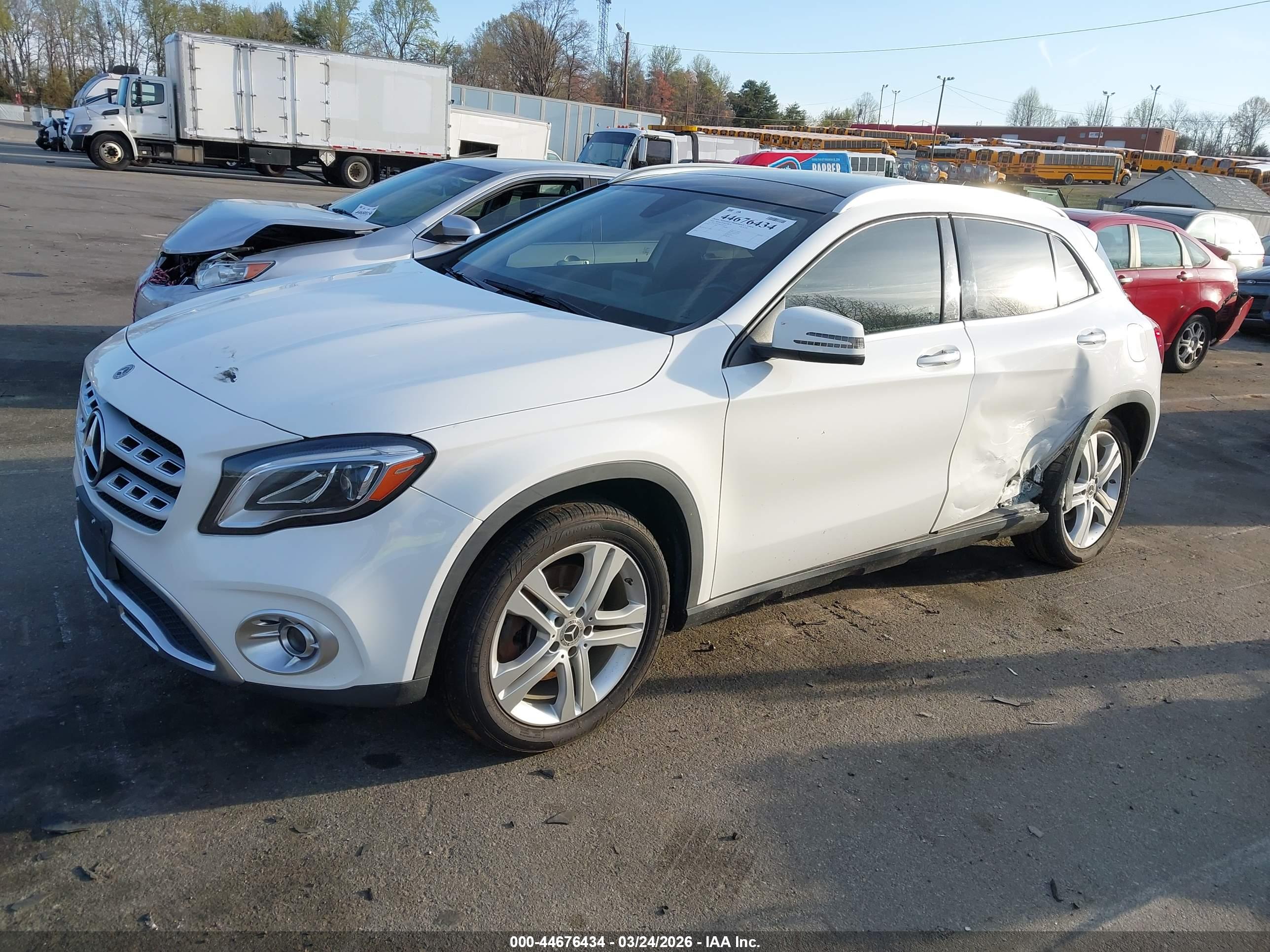 MERCEDES-BENZ GLA image 2