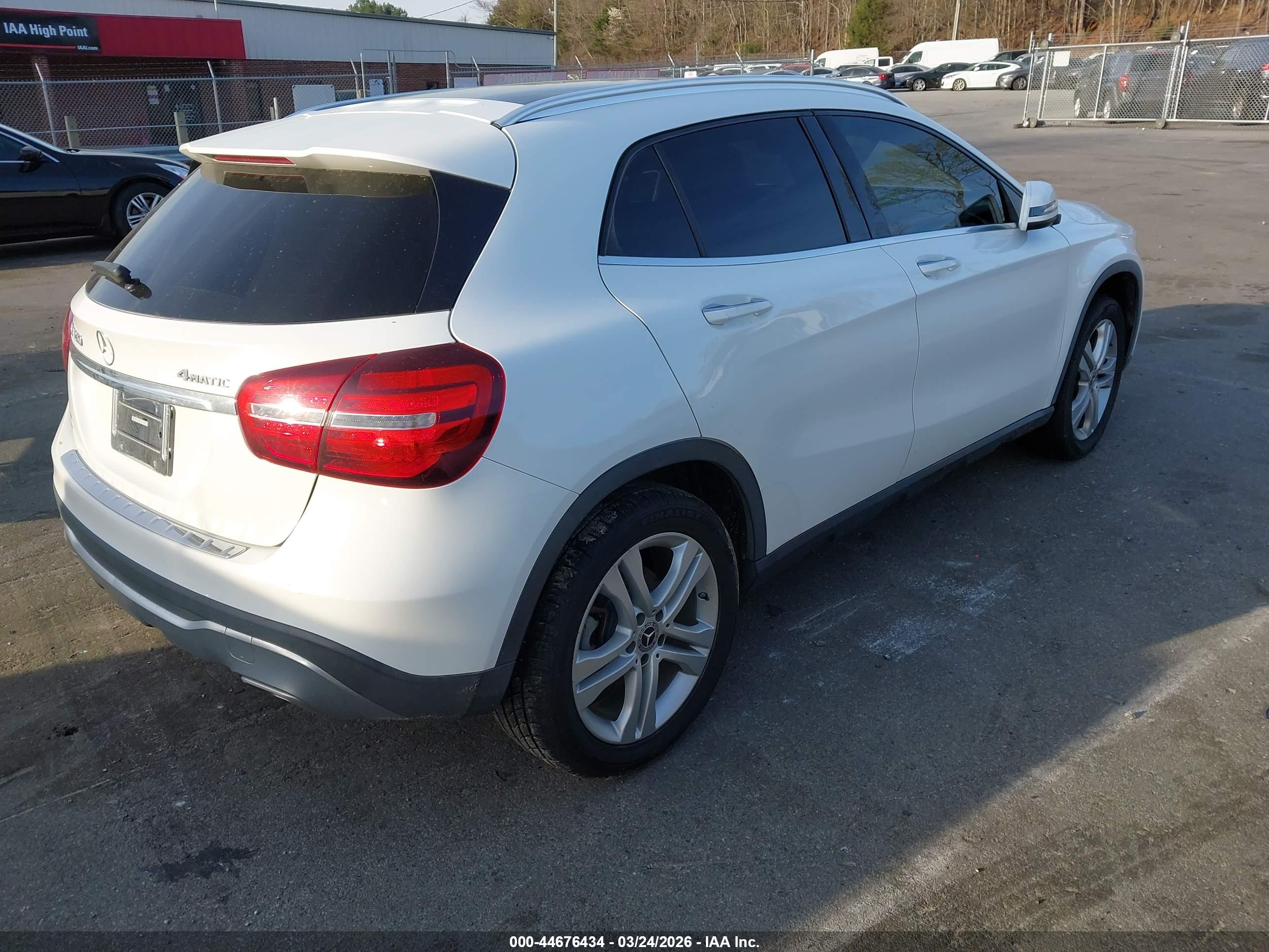 MERCEDES-BENZ GLA image 4