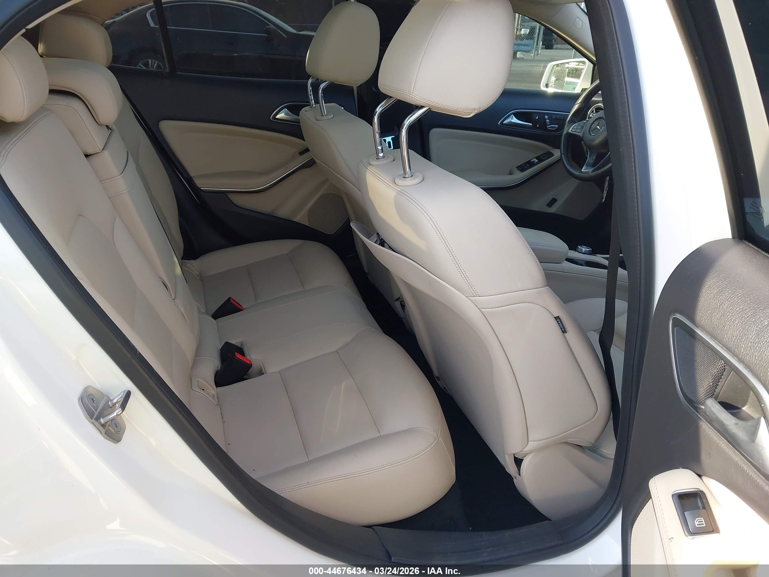 MERCEDES-BENZ GLA image 8