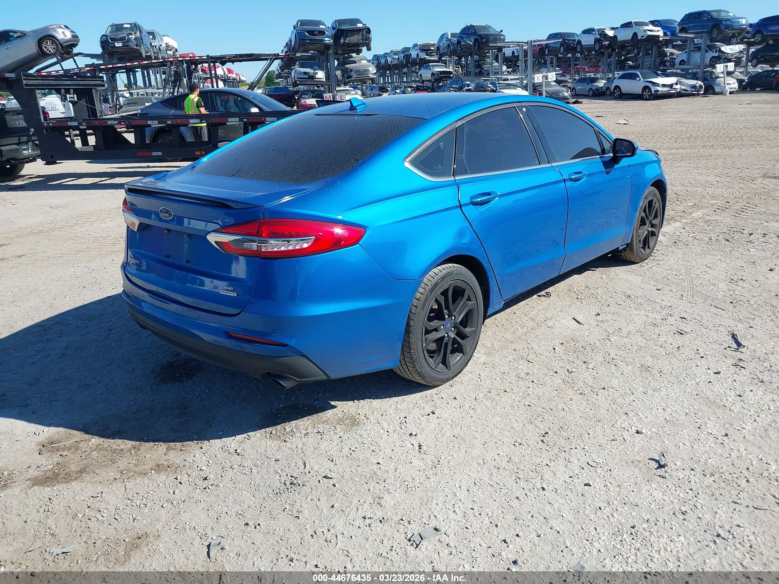 FORD FUSION image 4