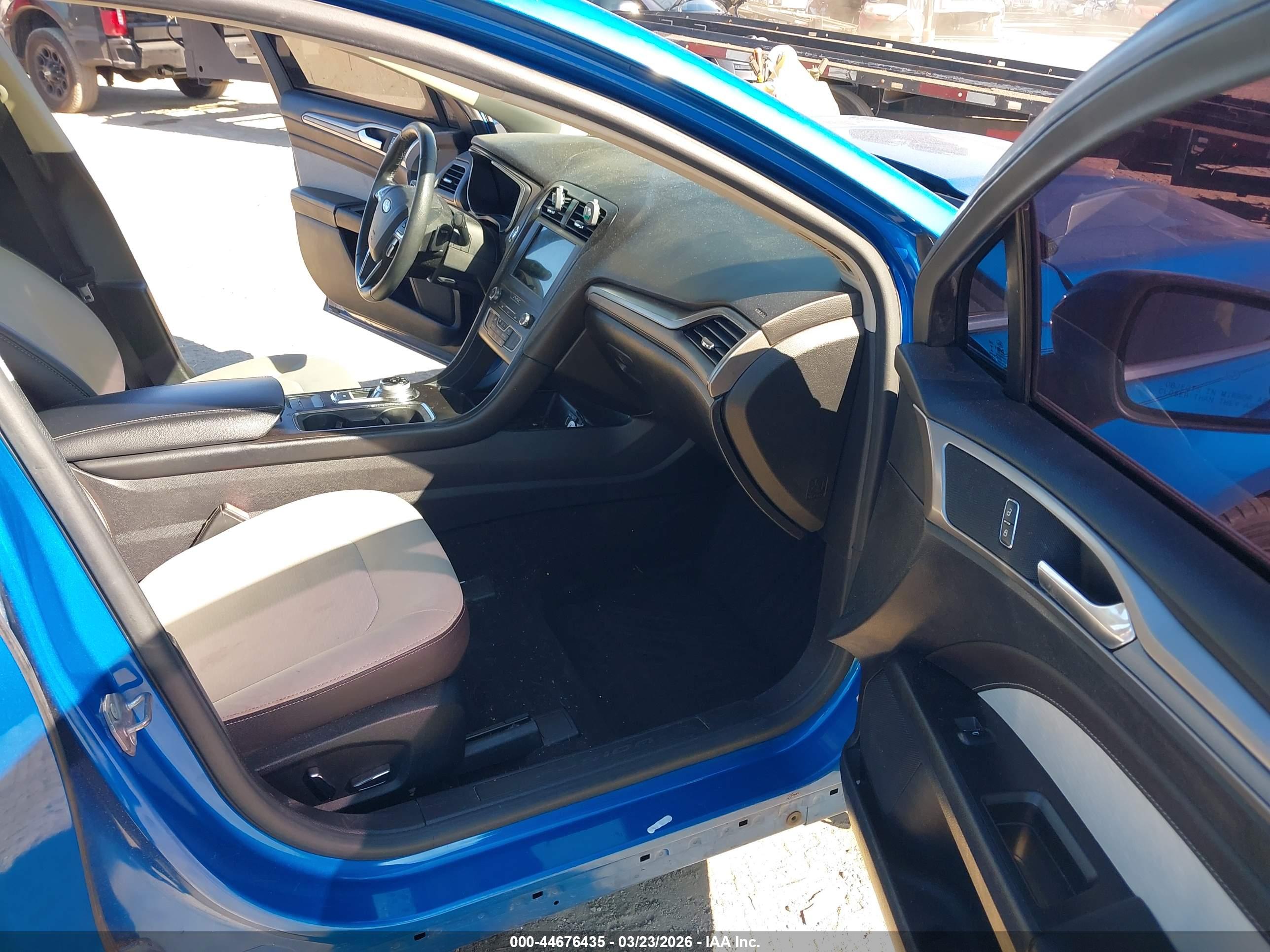 FORD FUSION image 5
