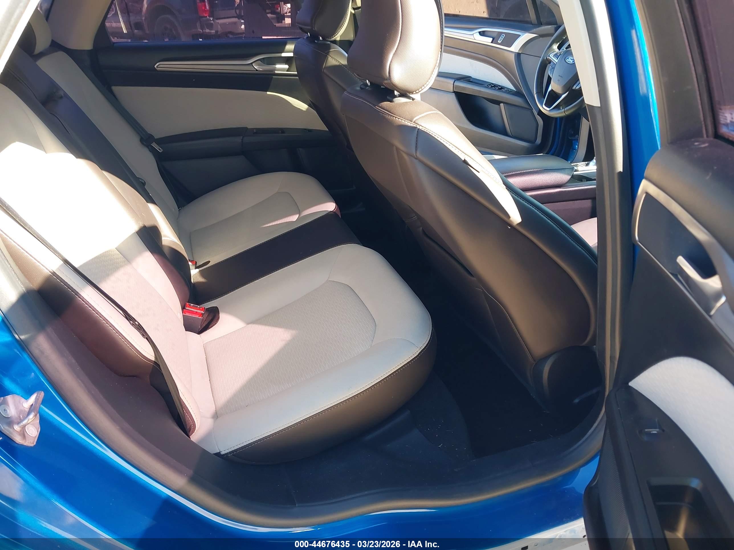 FORD FUSION image 8
