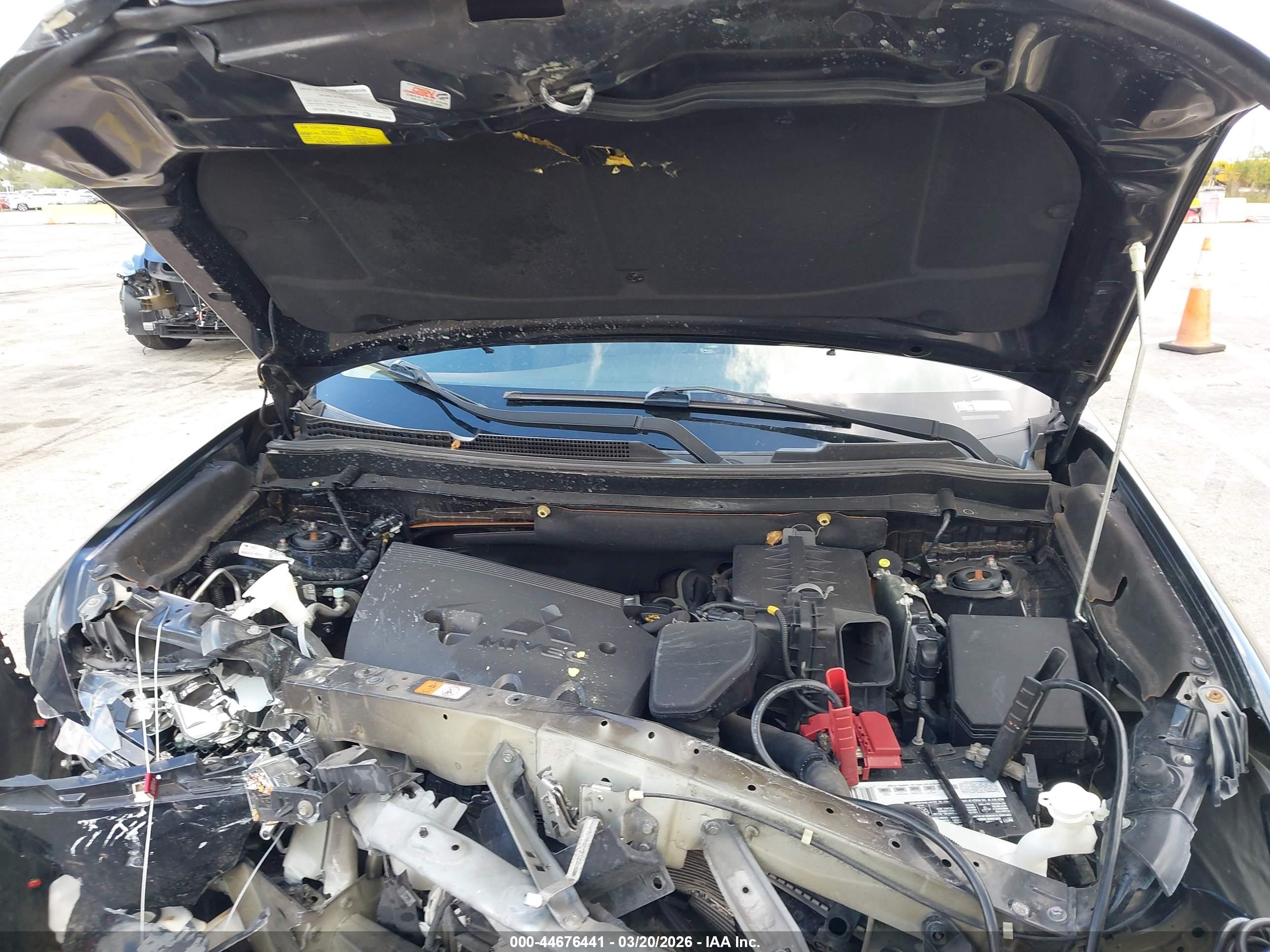 MITSUBISHI OUTLANDER image 10