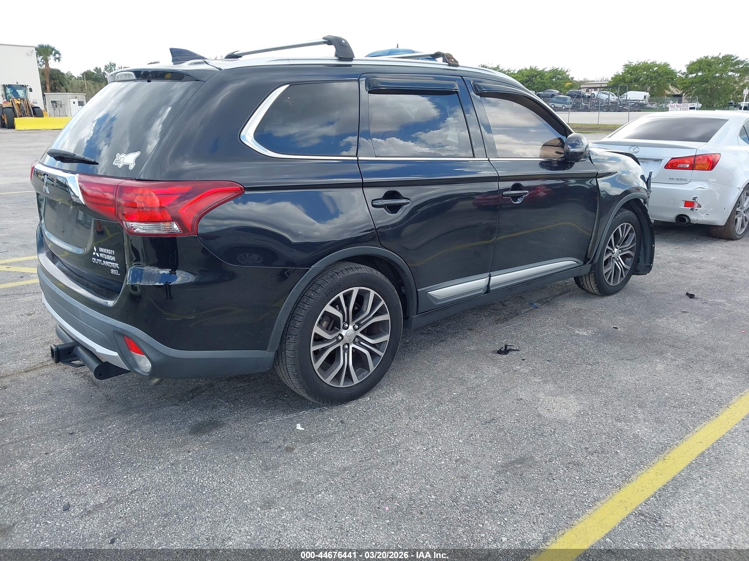 MITSUBISHI OUTLANDER image 4