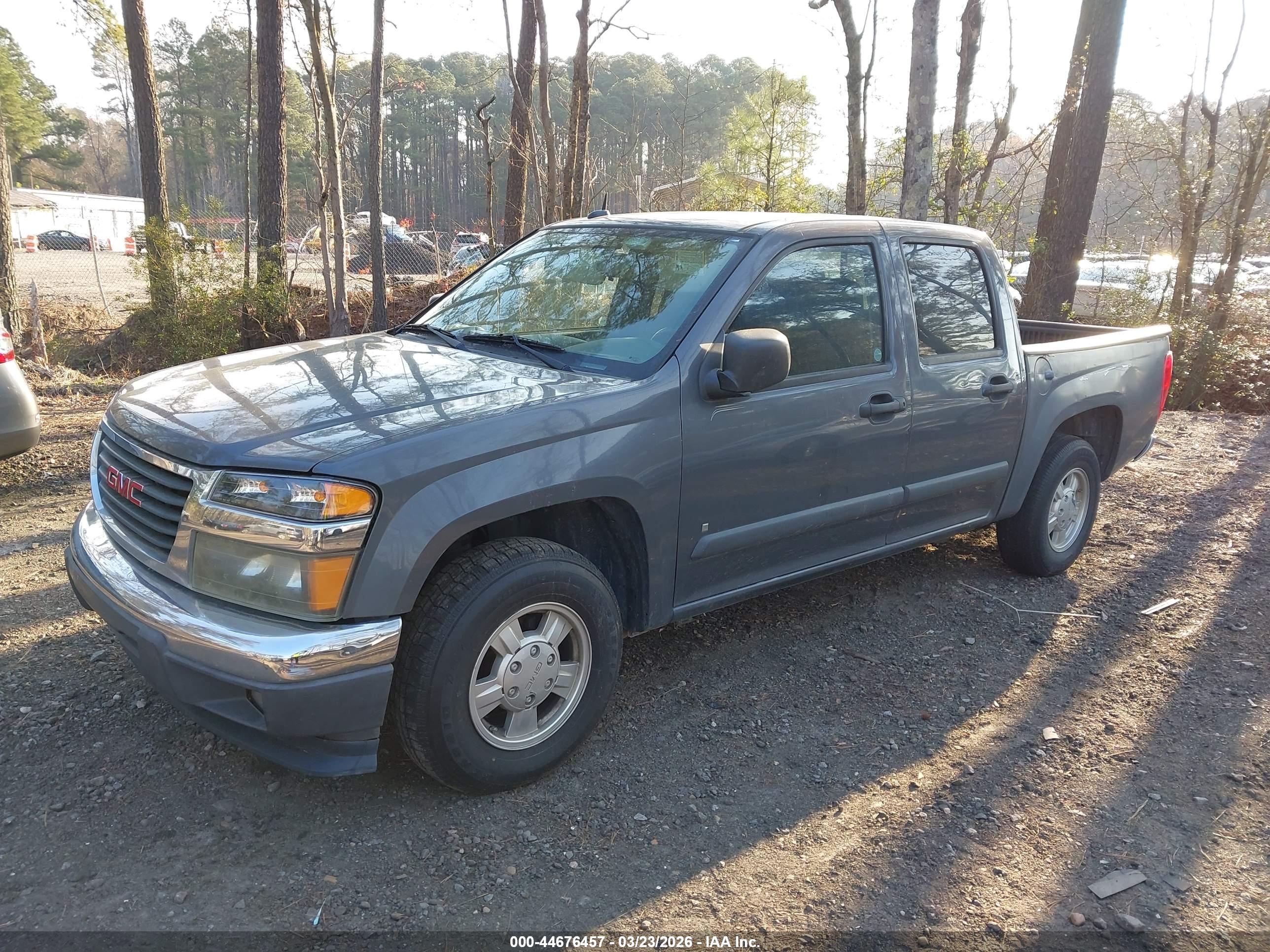 GMC CANYON image 2