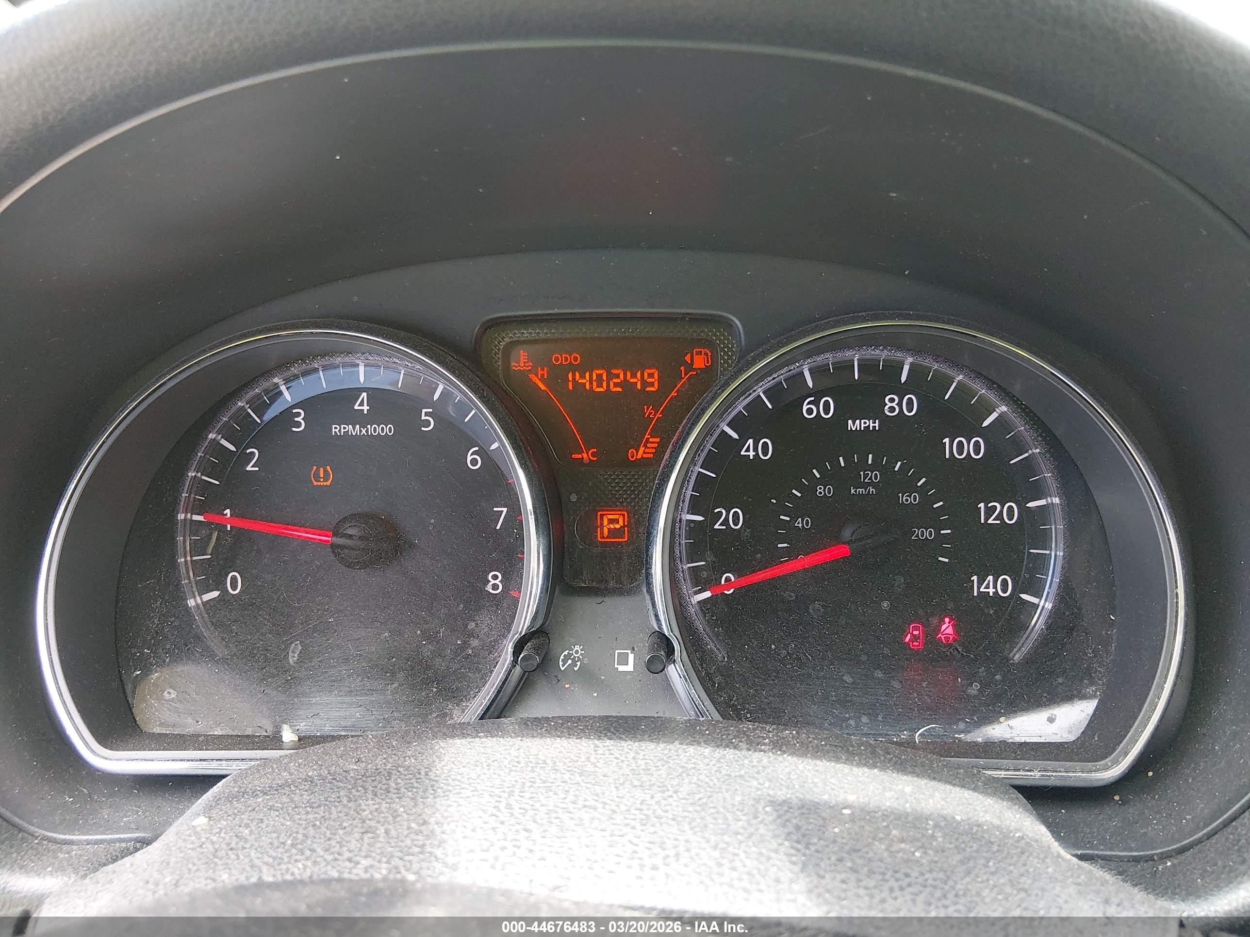NISSAN VERSA image 7
