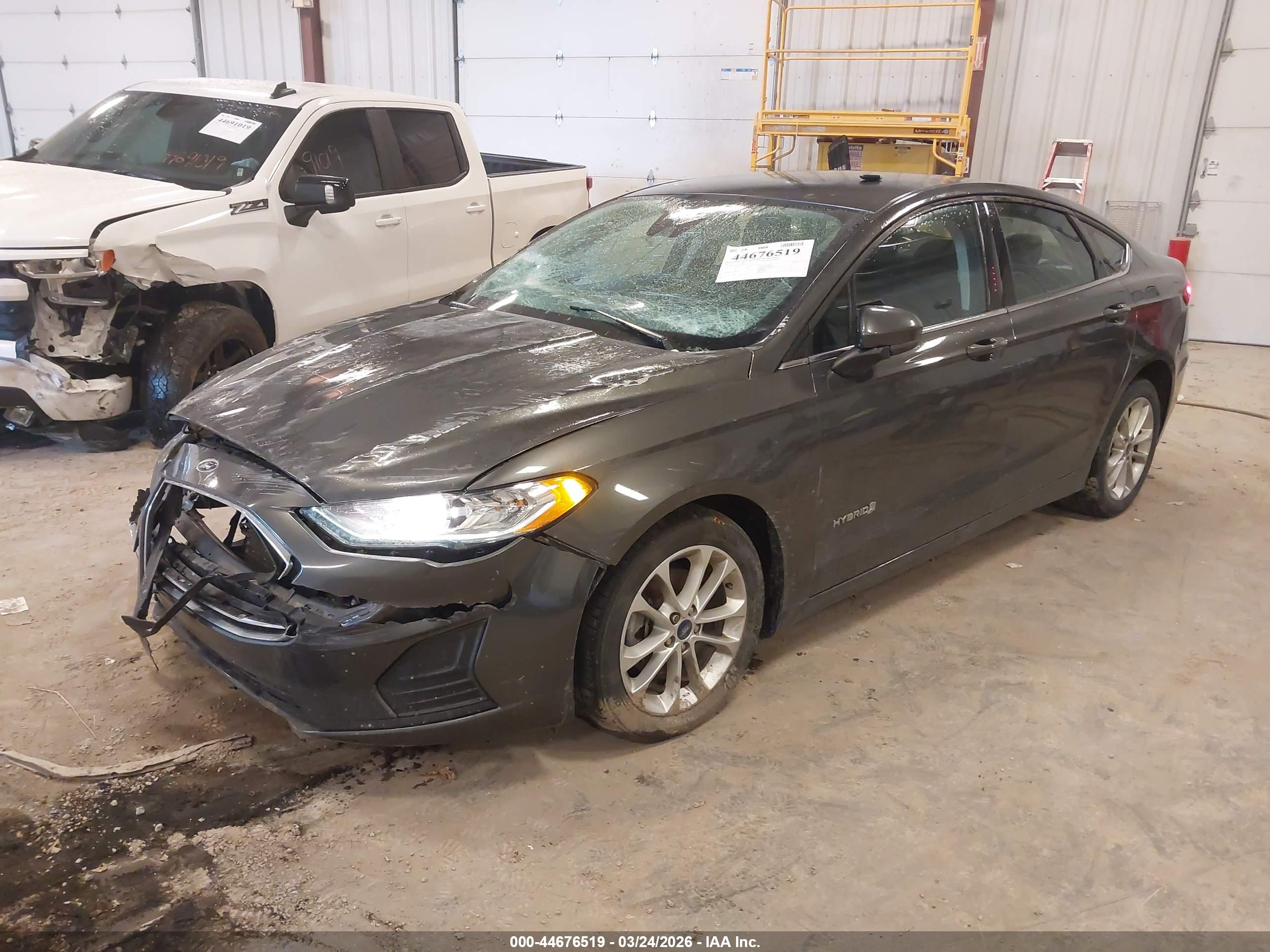 FORD FUSION image 2