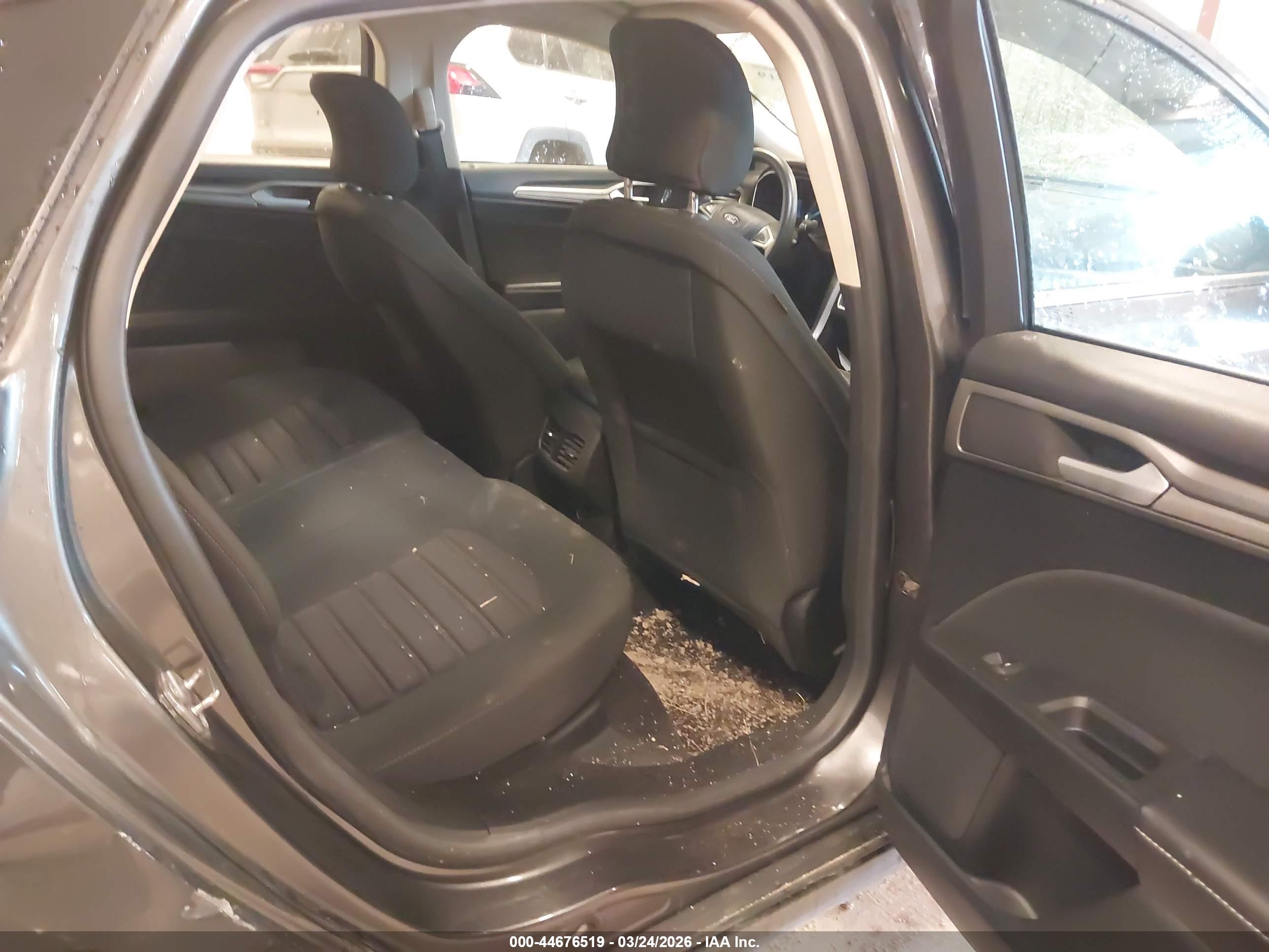 FORD FUSION image 8