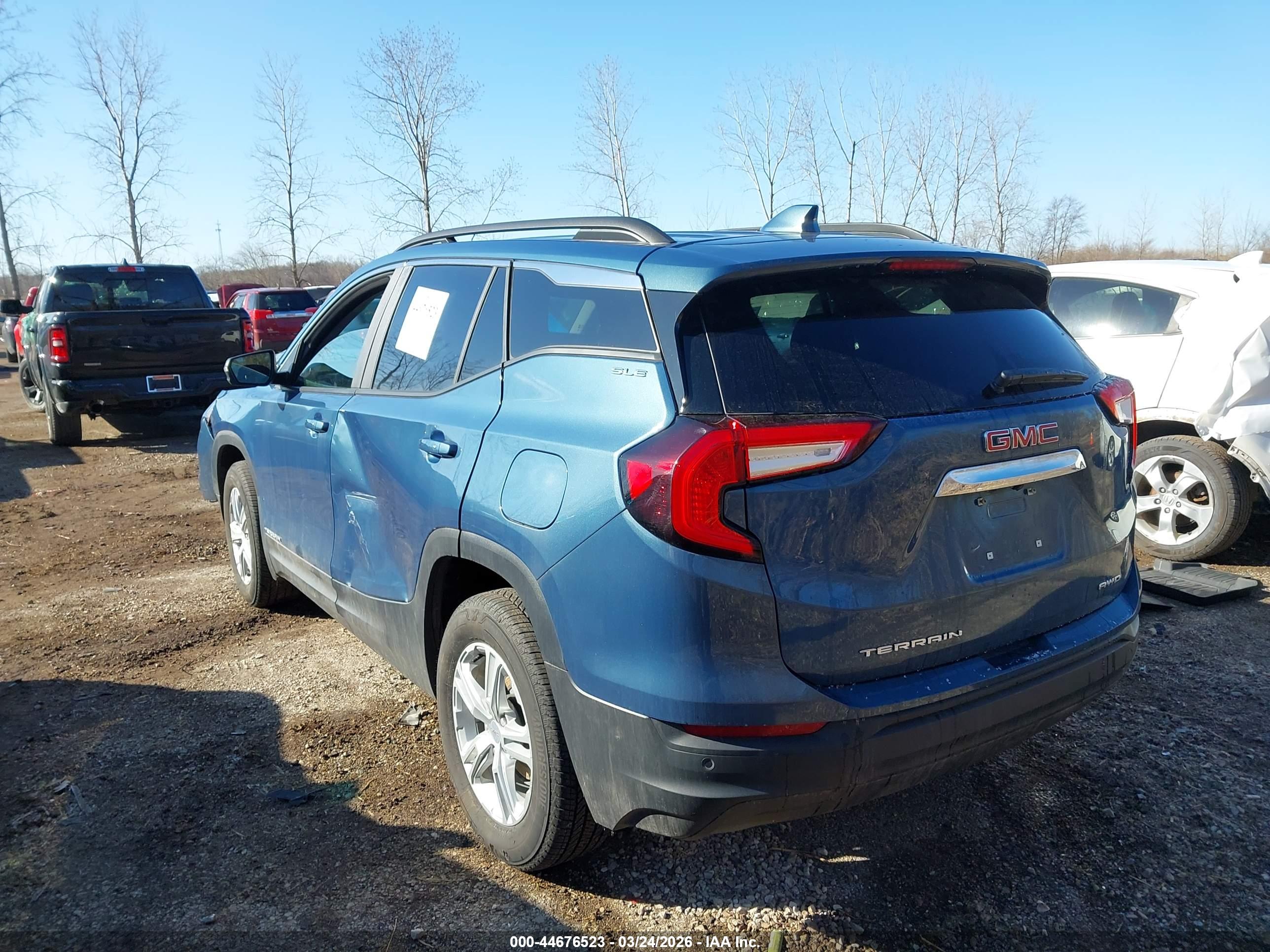 GMC TERRAIN image 3