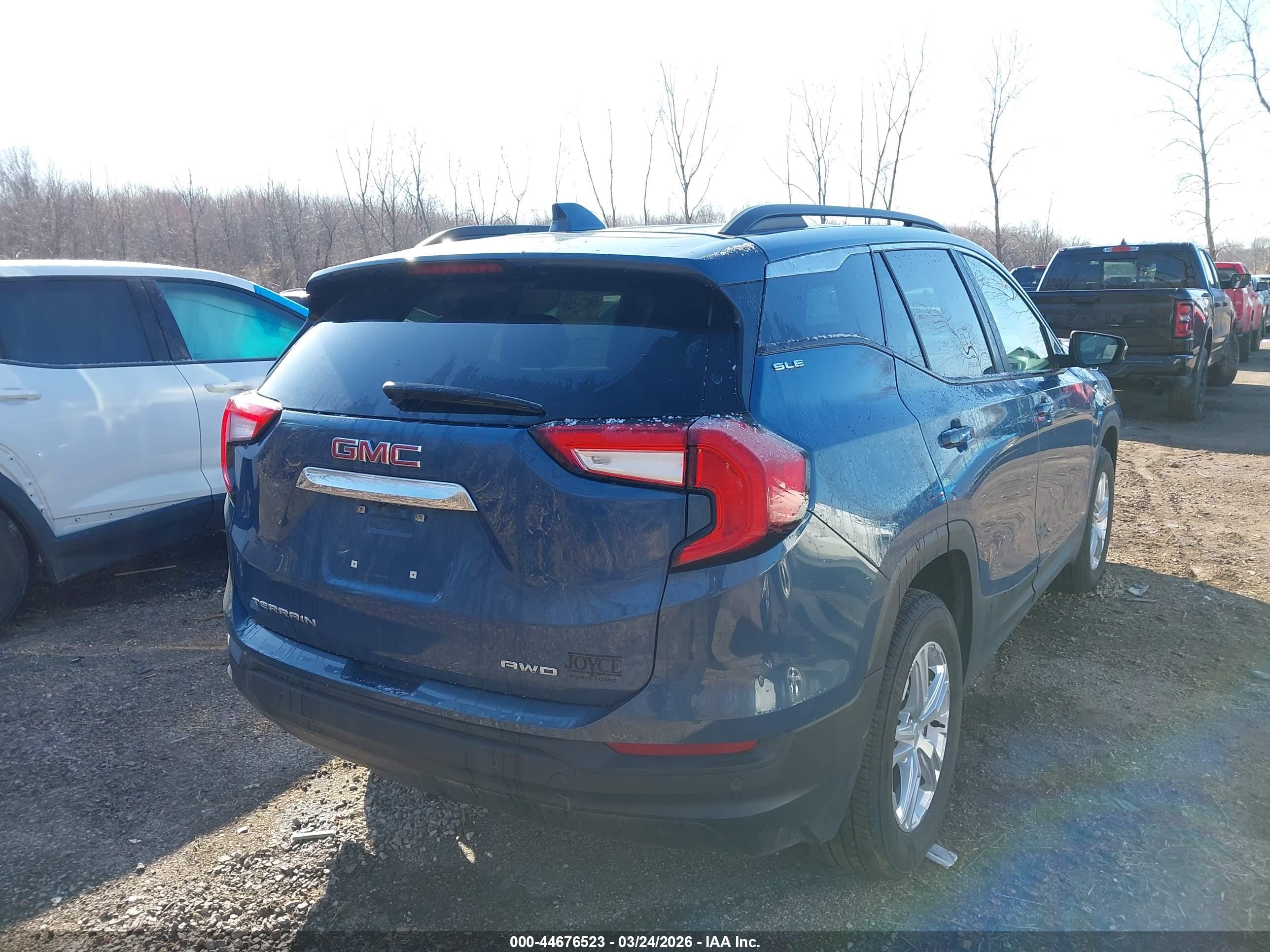 GMC TERRAIN image 4