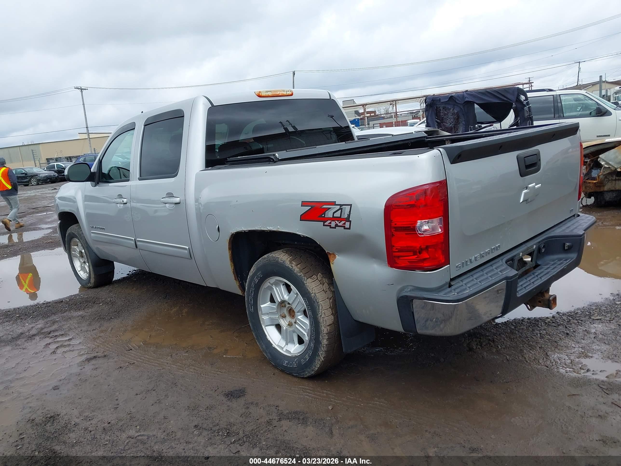 CHEVROLET SILVERADO image 3