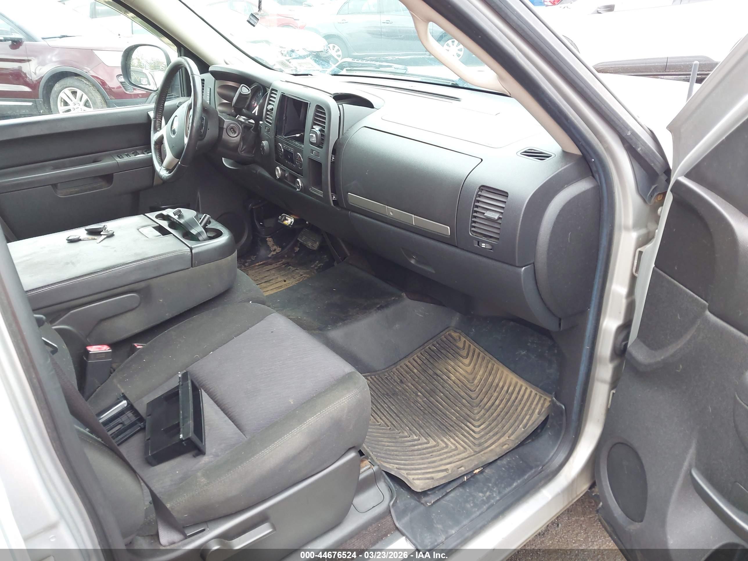 CHEVROLET SILVERADO image 5
