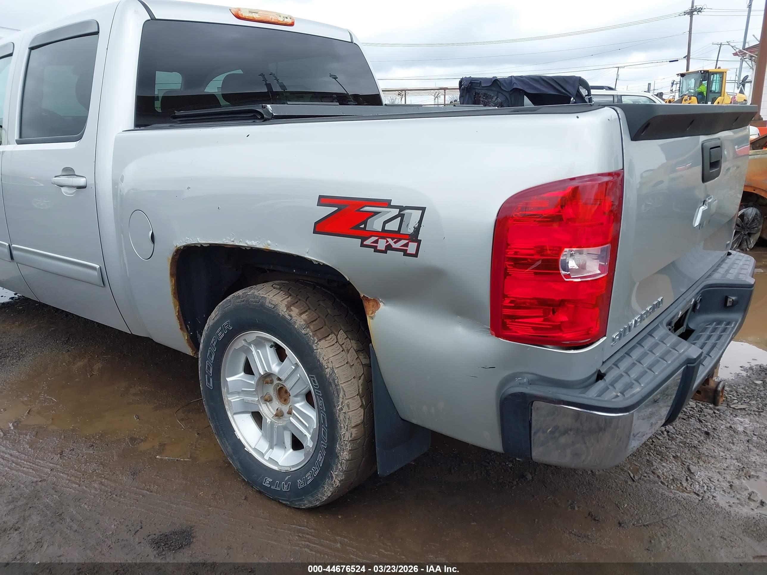CHEVROLET SILVERADO image 6