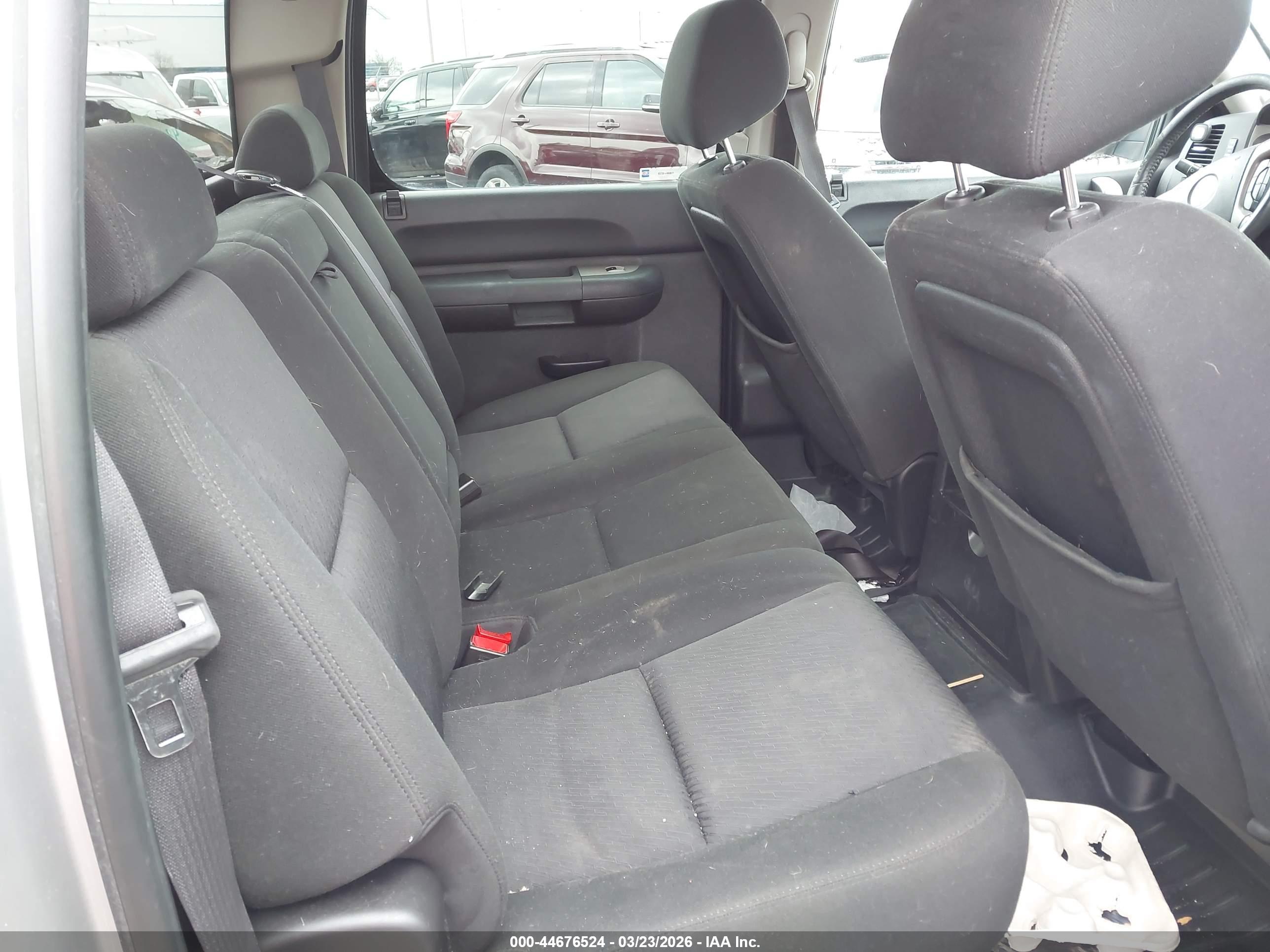 CHEVROLET SILVERADO image 8