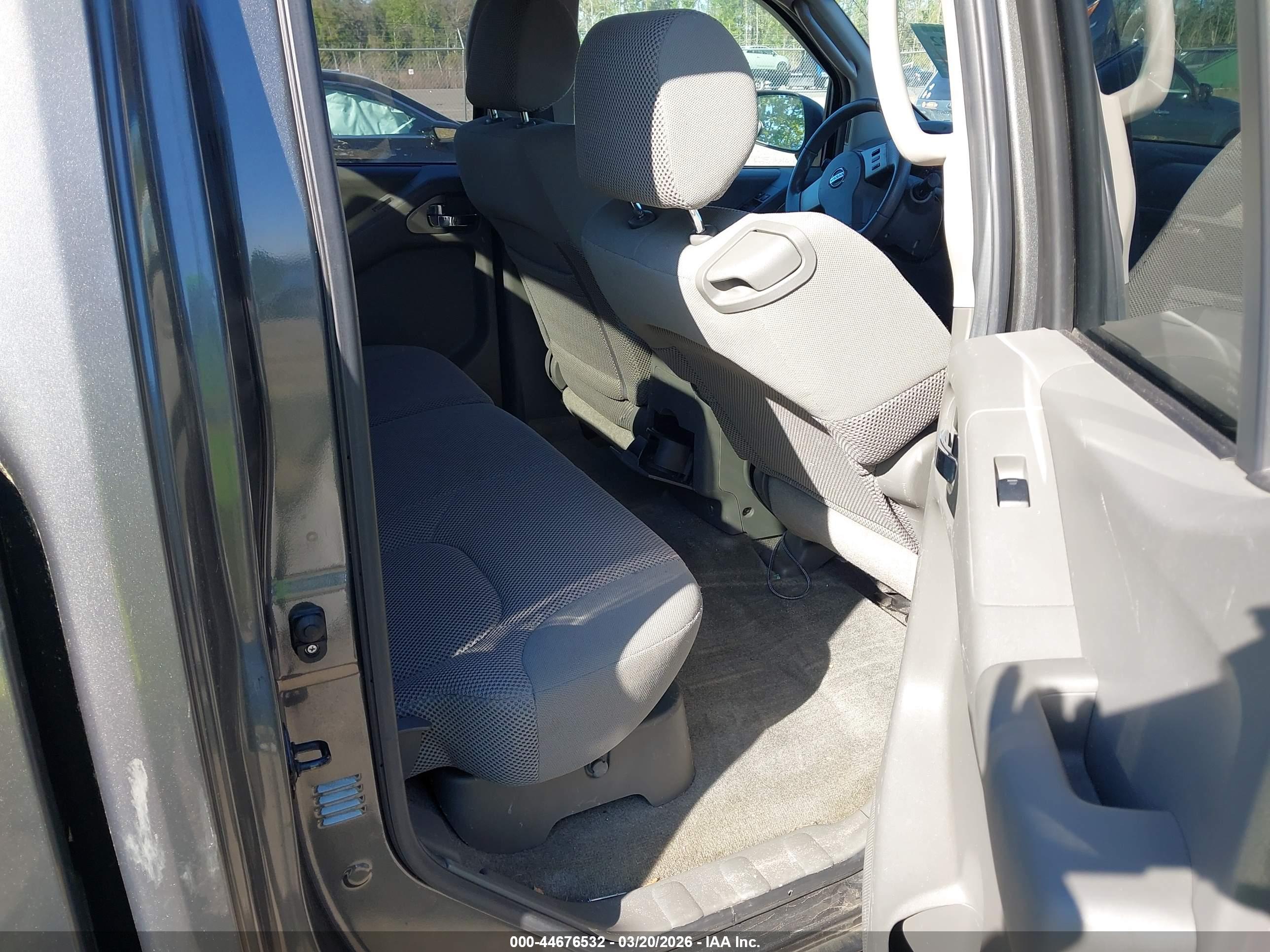 NISSAN FRONTIER image 8