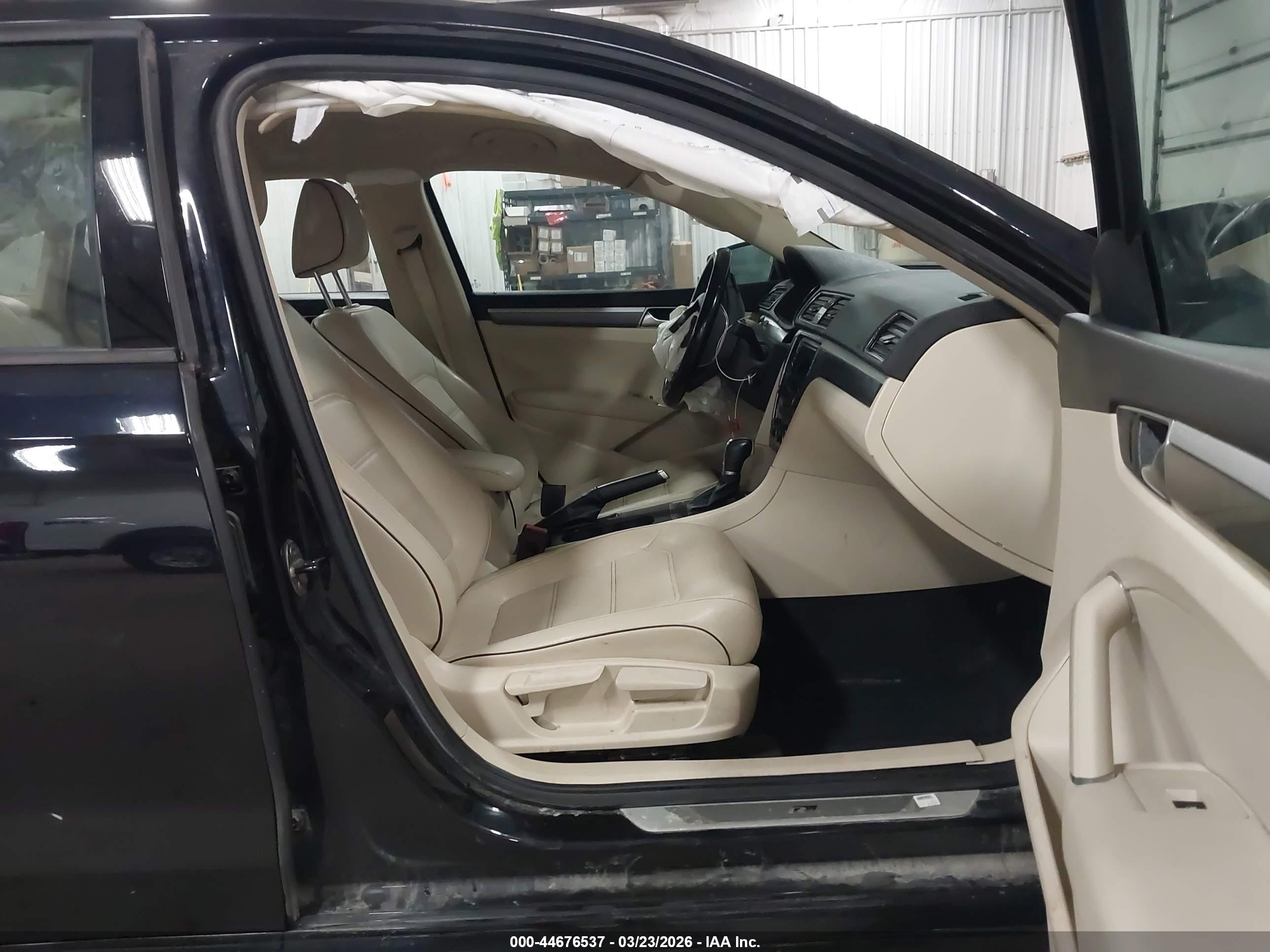 VOLKSWAGEN PASSAT image 5