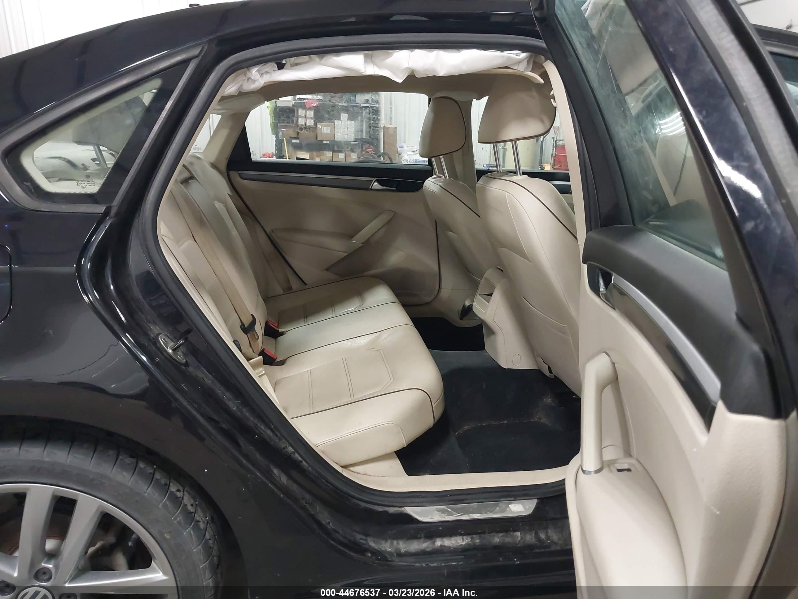 VOLKSWAGEN PASSAT image 8