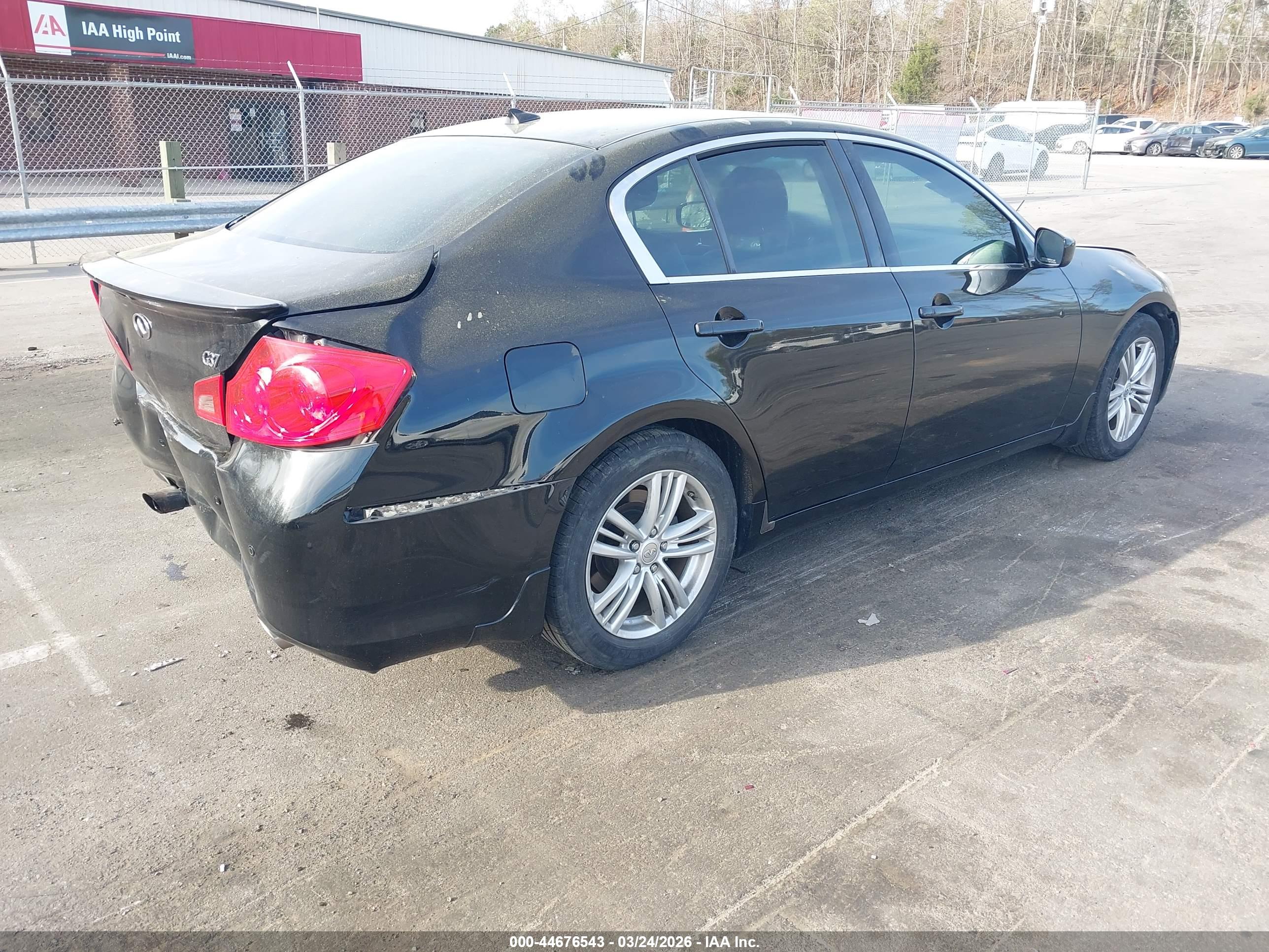 INFINITI G37 image 4