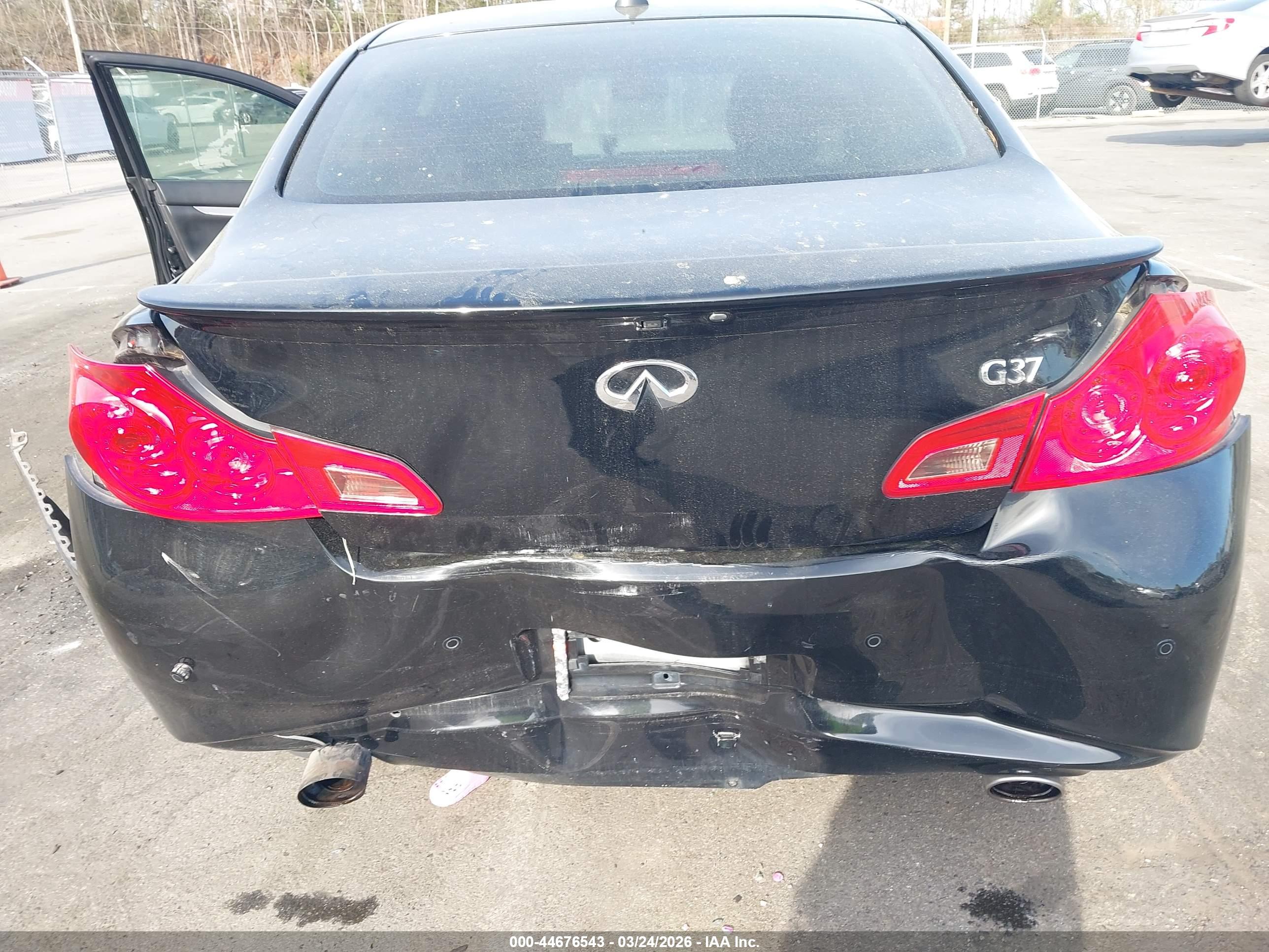 INFINITI G37 image 6