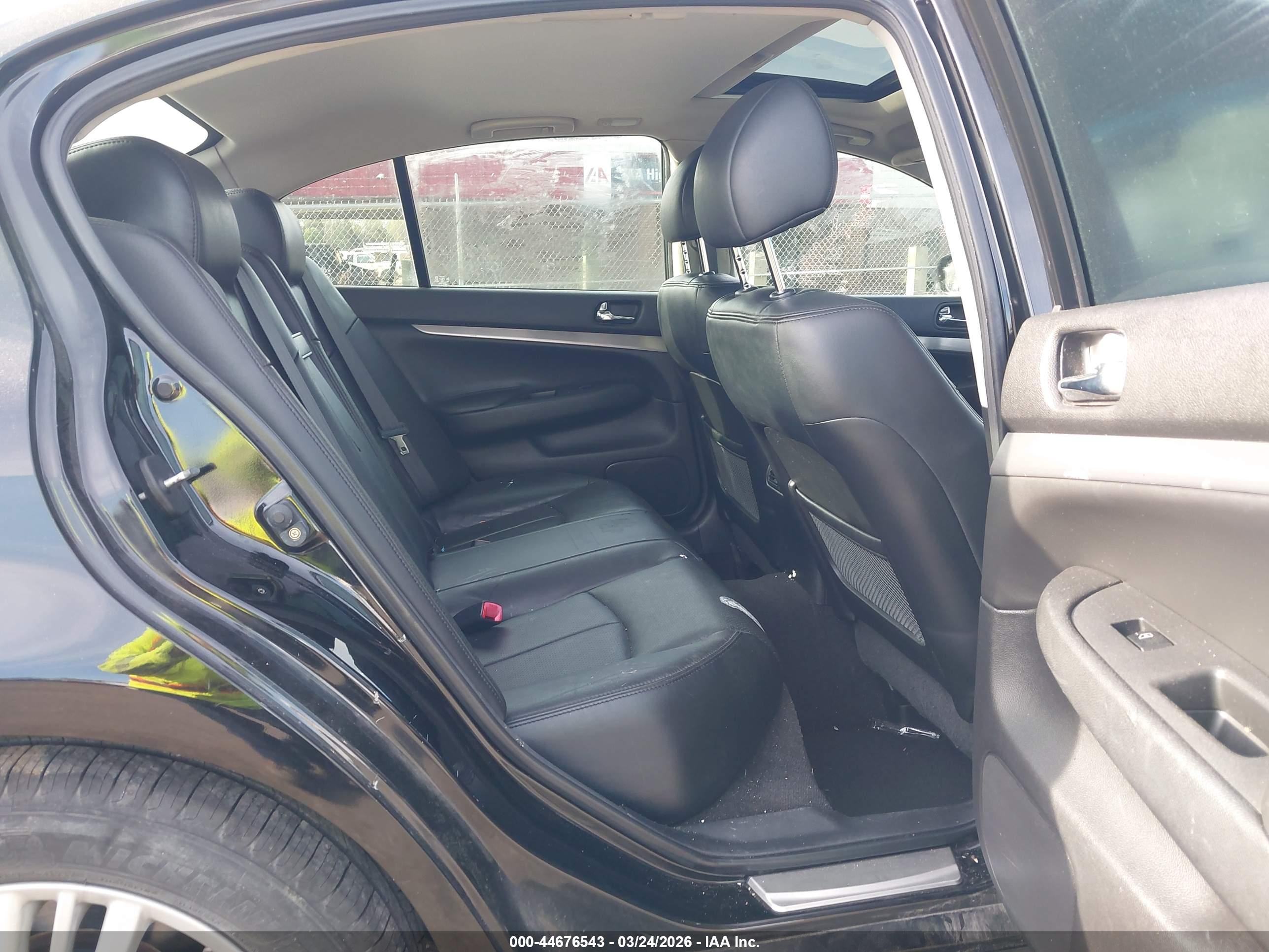 INFINITI G37 image 8