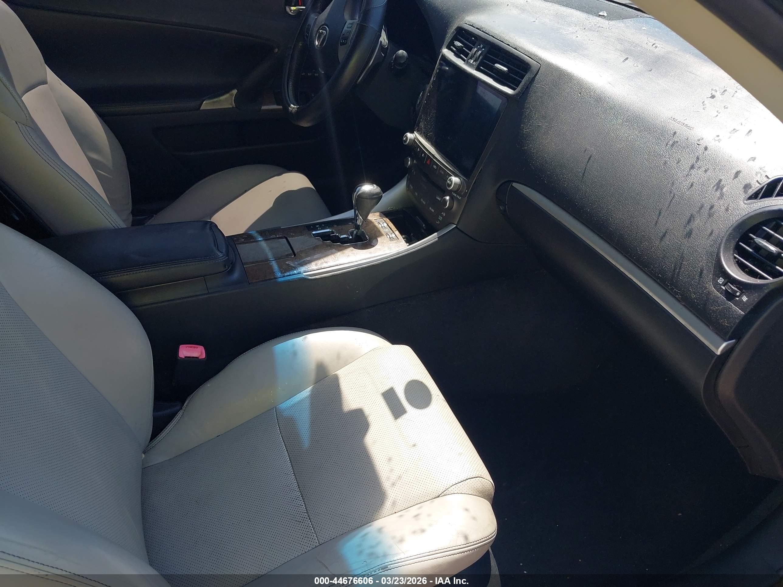 LEXUS IS image 5