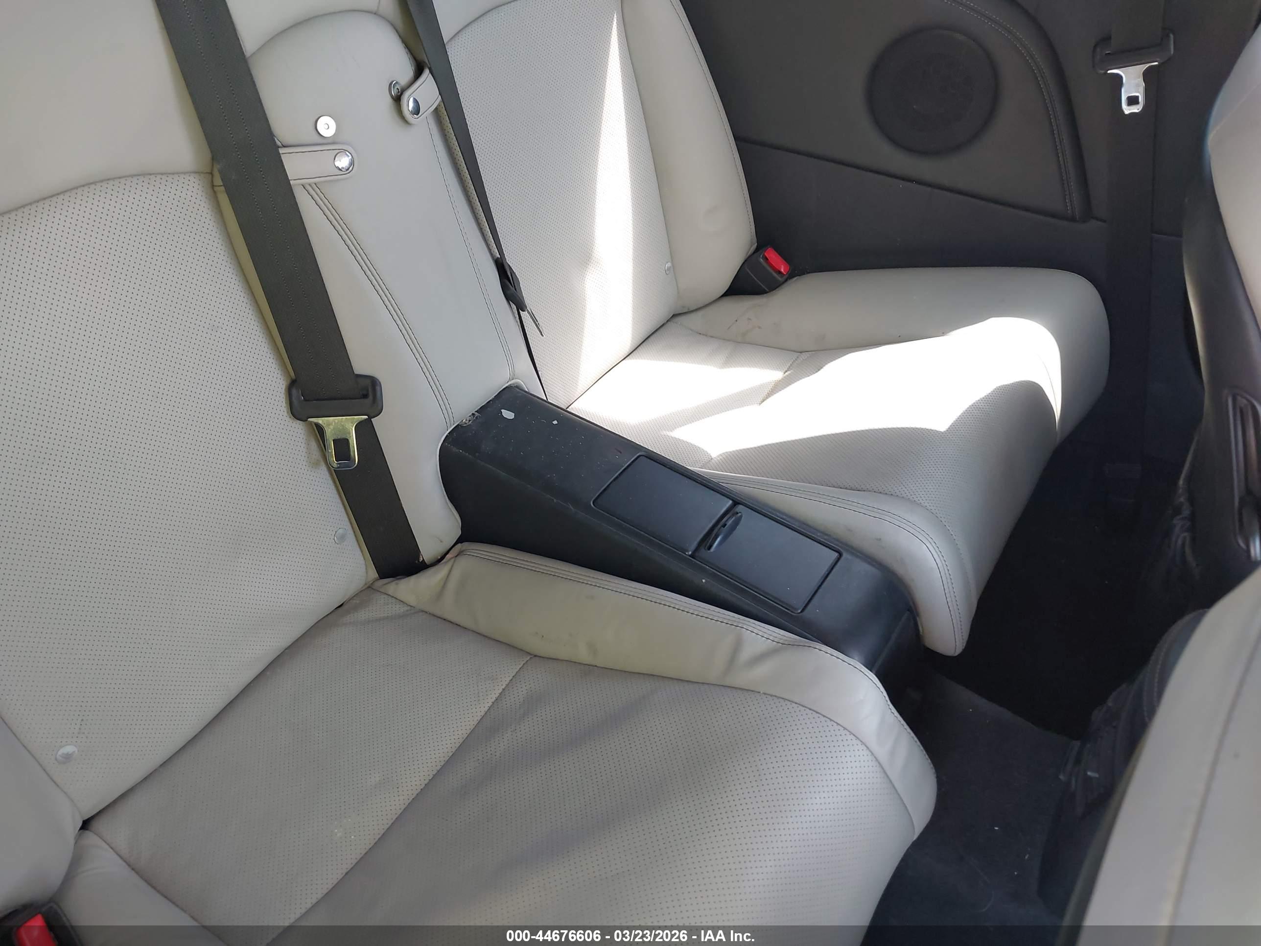 LEXUS IS image 8