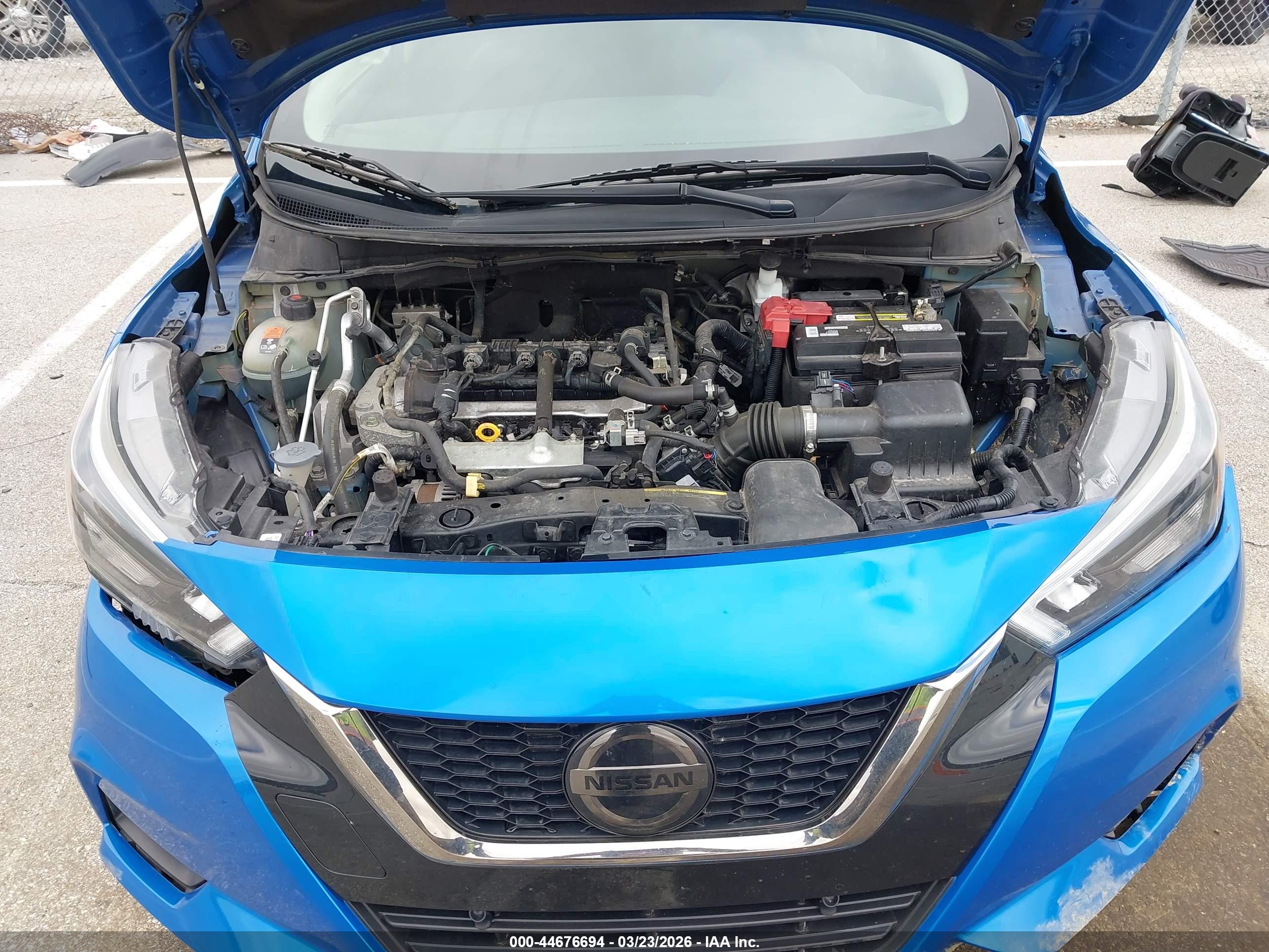 NISSAN VERSA image 10
