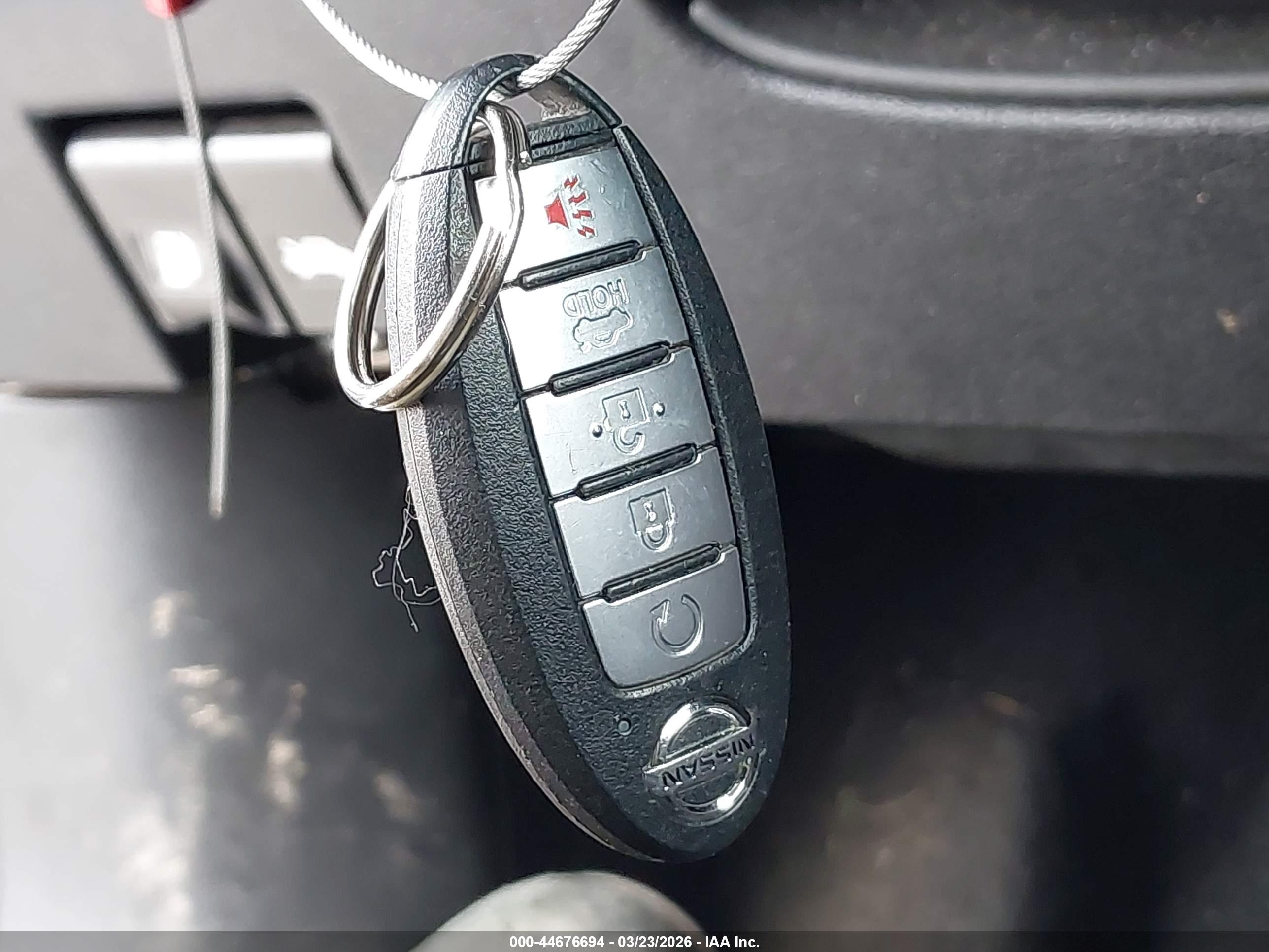 NISSAN VERSA image 11