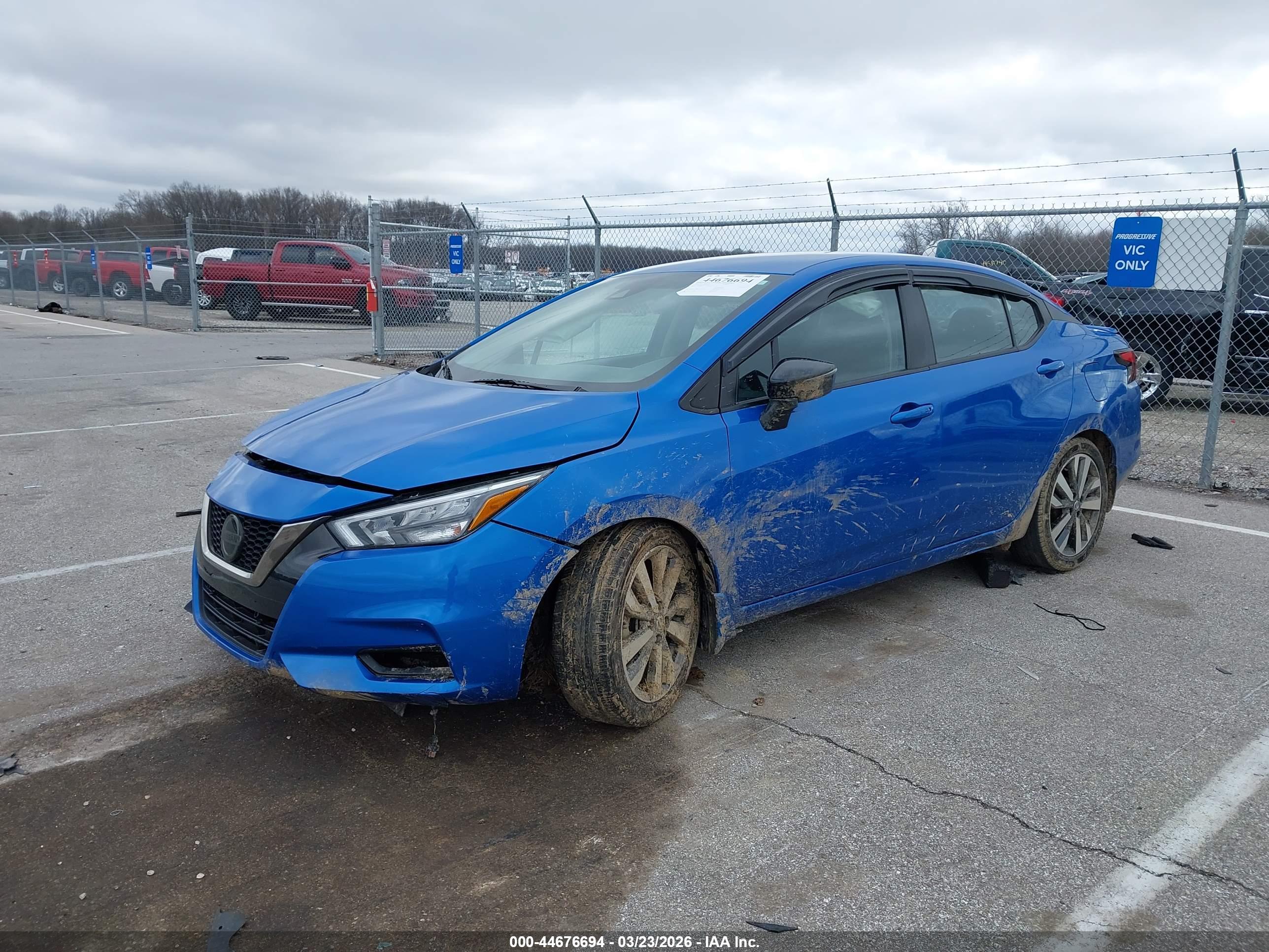 NISSAN VERSA image 2