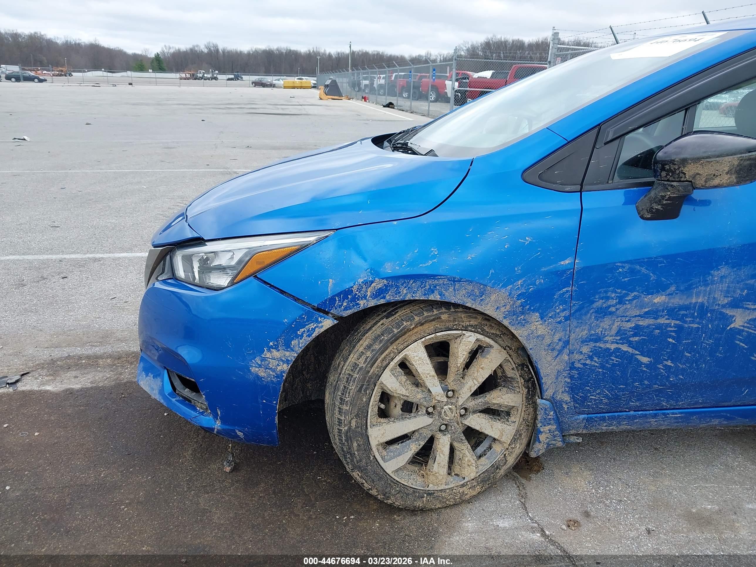 NISSAN VERSA image 6